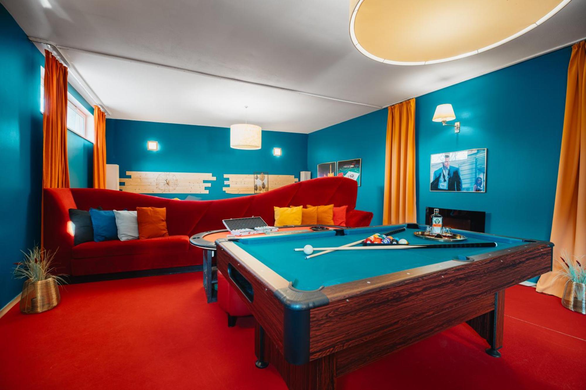 Private Casino Royal *