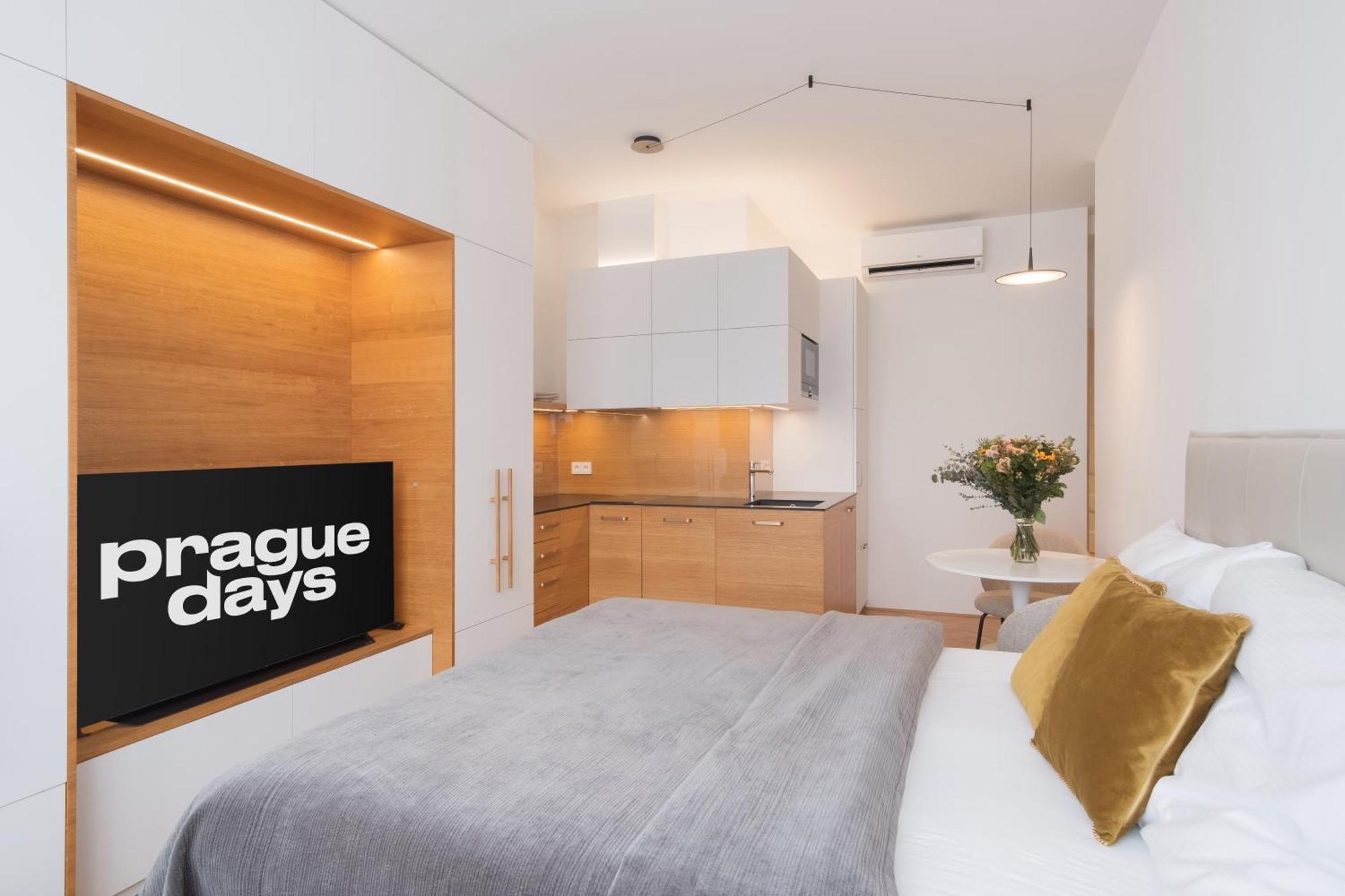 Days - Luxury In Hip Area - 