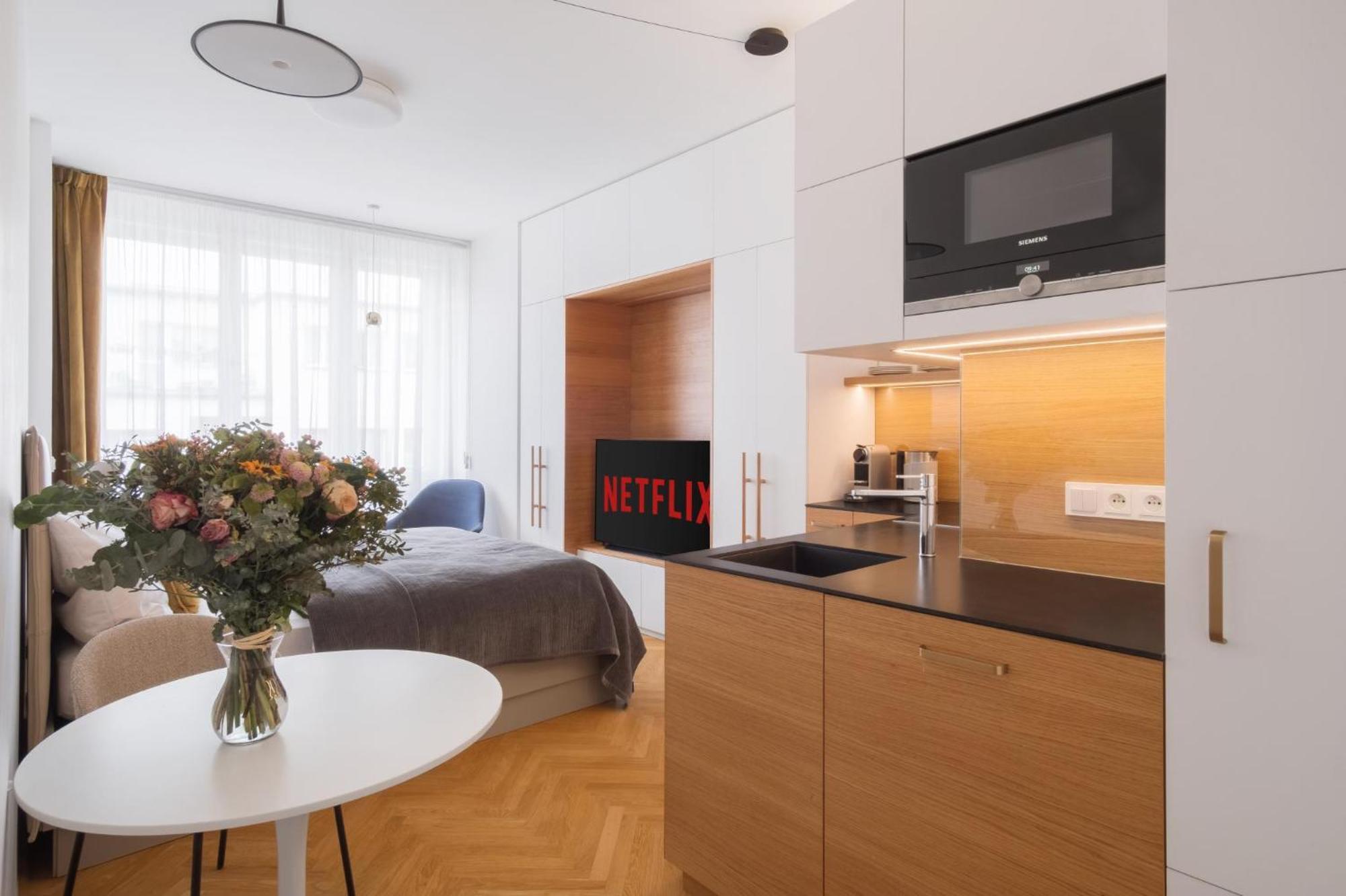 Days - Luxury In Hip Area - 