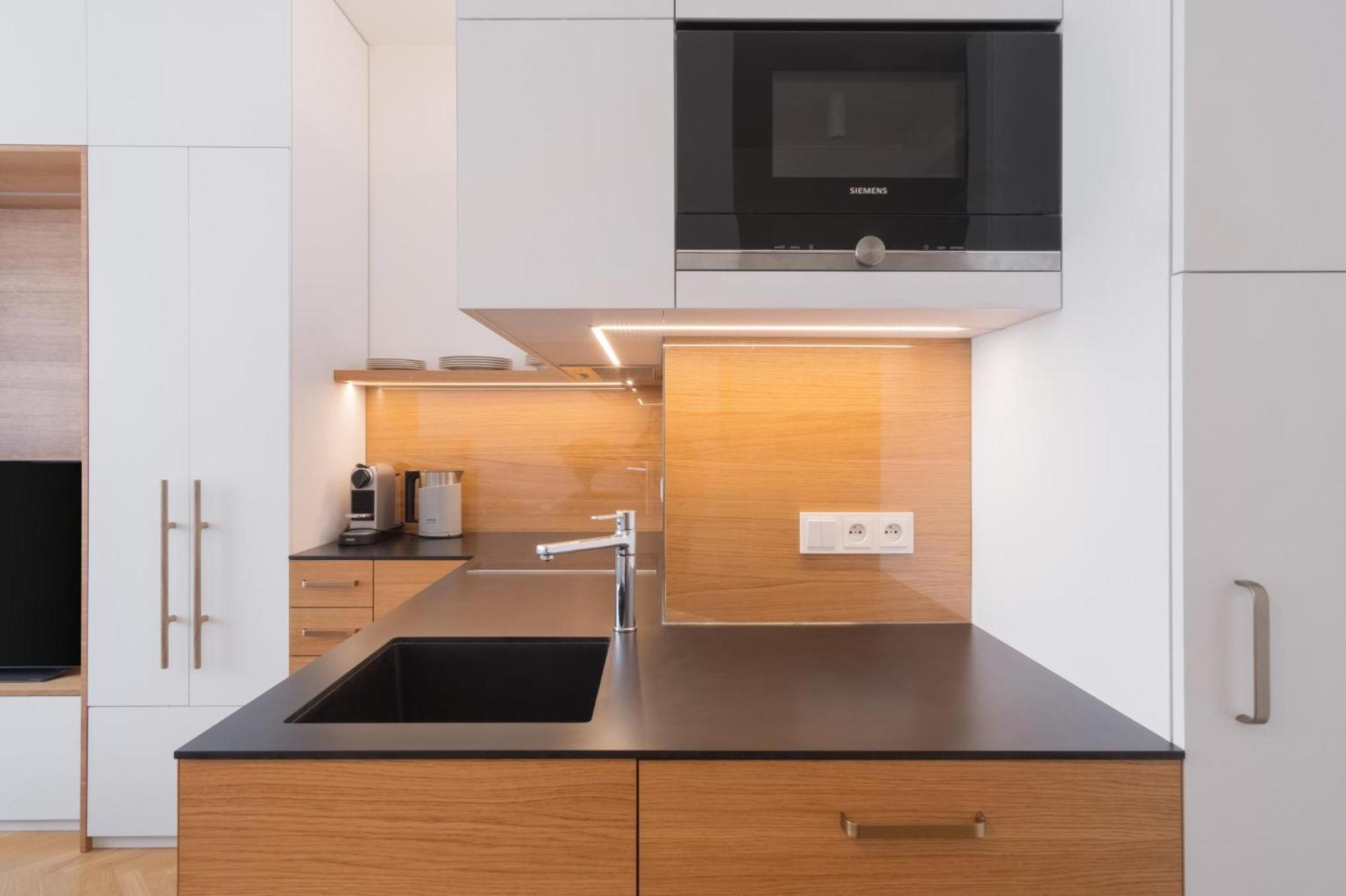 Days - Luxury In Hip Area - 
