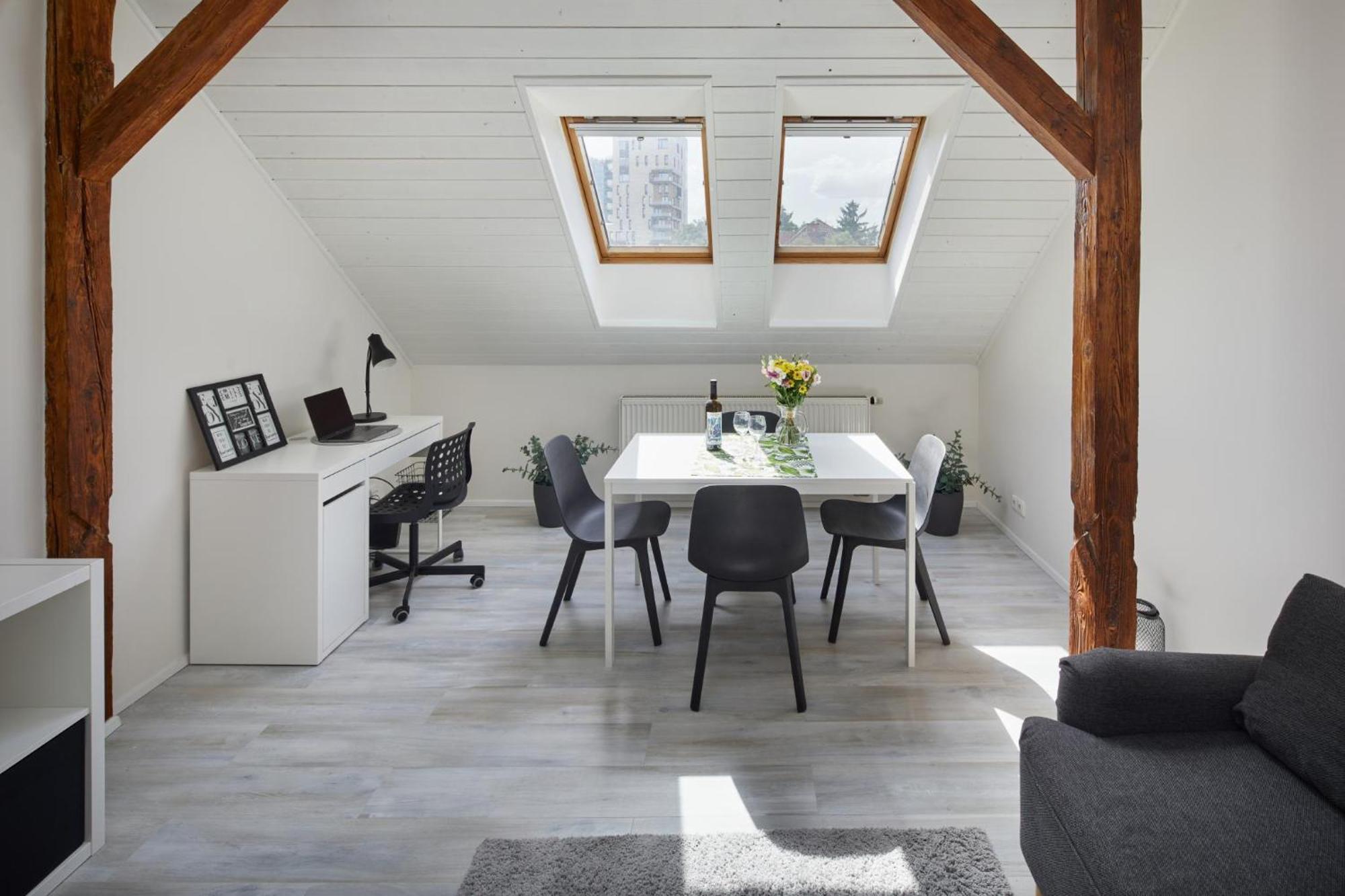 Days - Bright - Fast Wifi - Quiet Area *