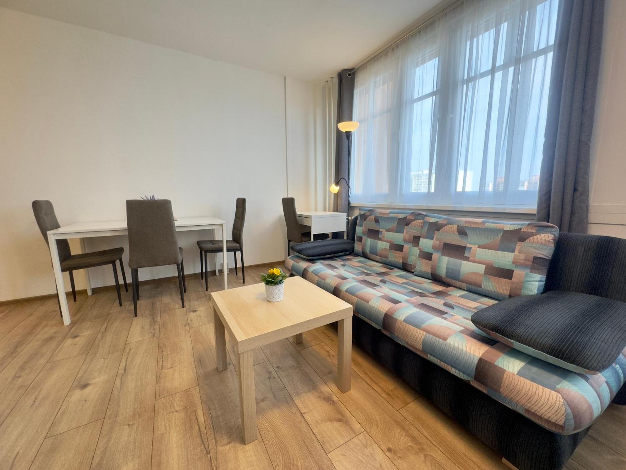 Smarty Choice Flat With Deluxe Kitchen Apartment *