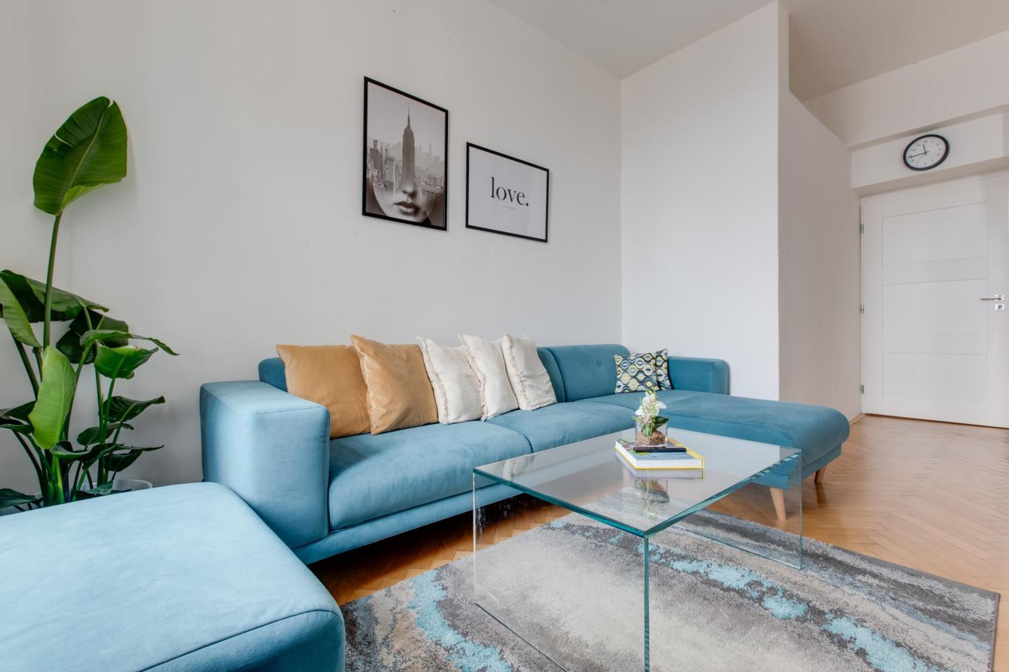 Stylish Quiet 2bds Flat Letna Park - U14 *