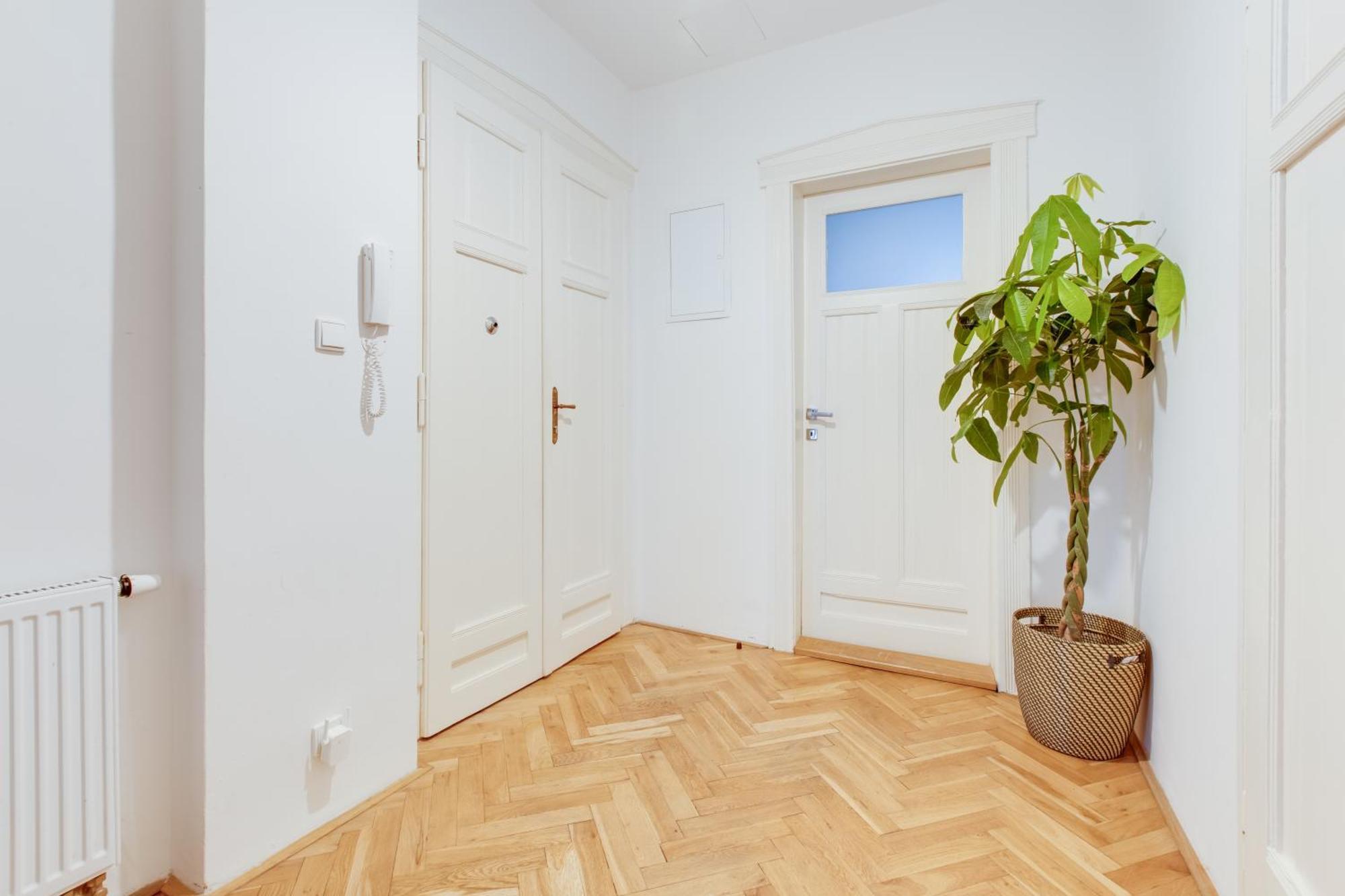 Stylish Quiet 2bds Flat Letna Park - U14
