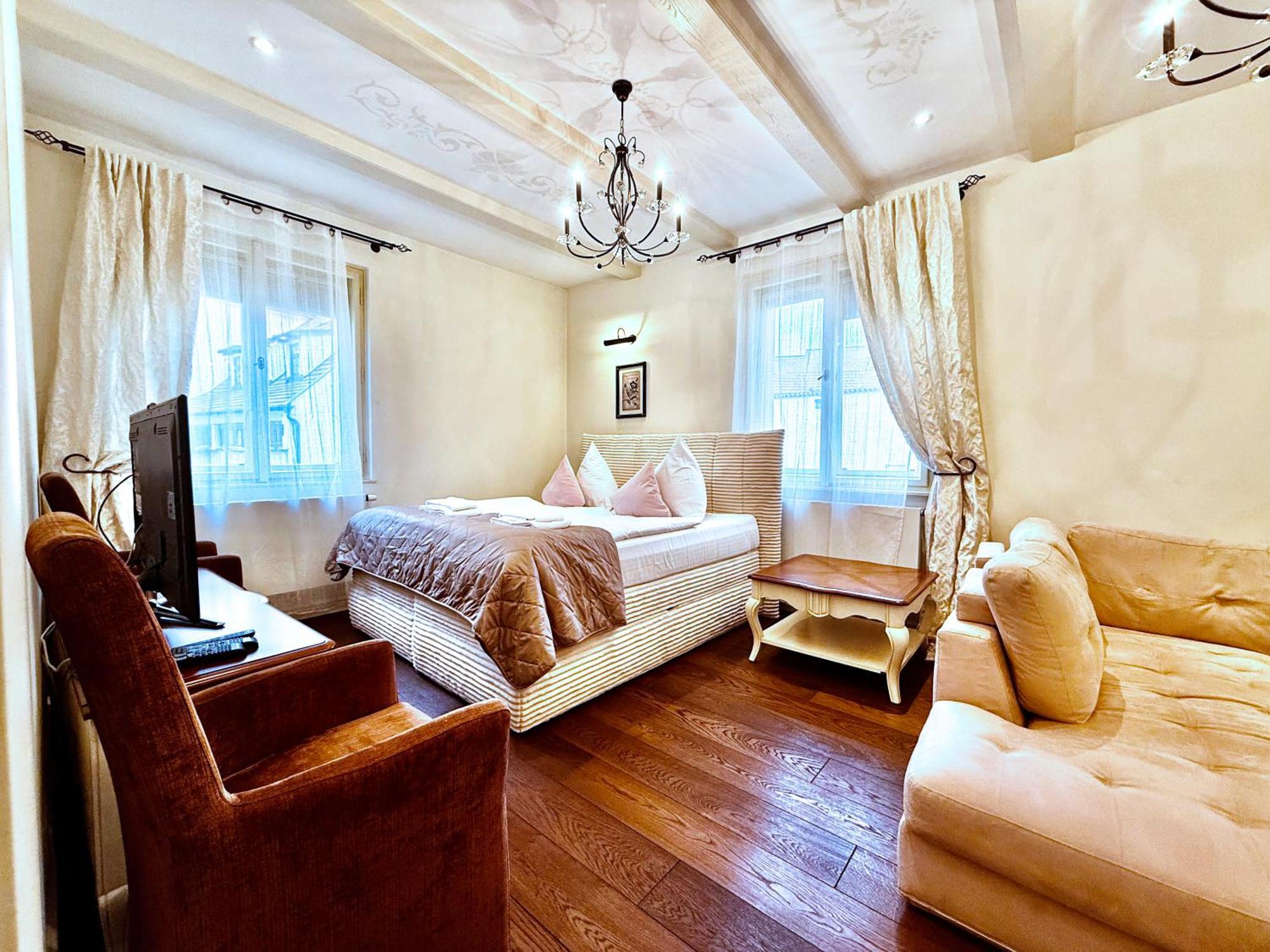 Unique Charles Bridge 2bdr Apartment. Apartment Prague