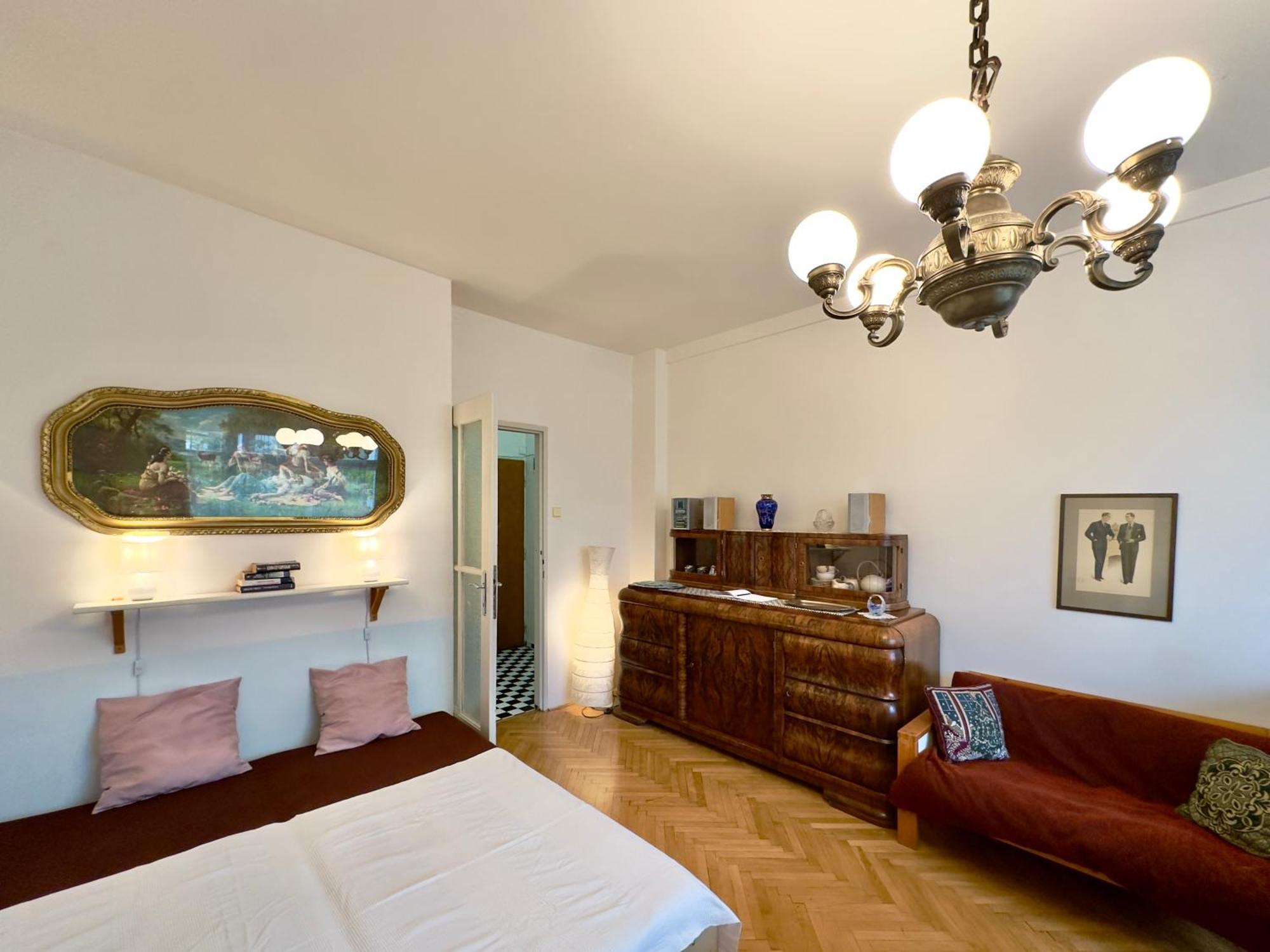 Lejlighed Sedlcanska - Will Save Money Here - Equipped With Antique Furniture *