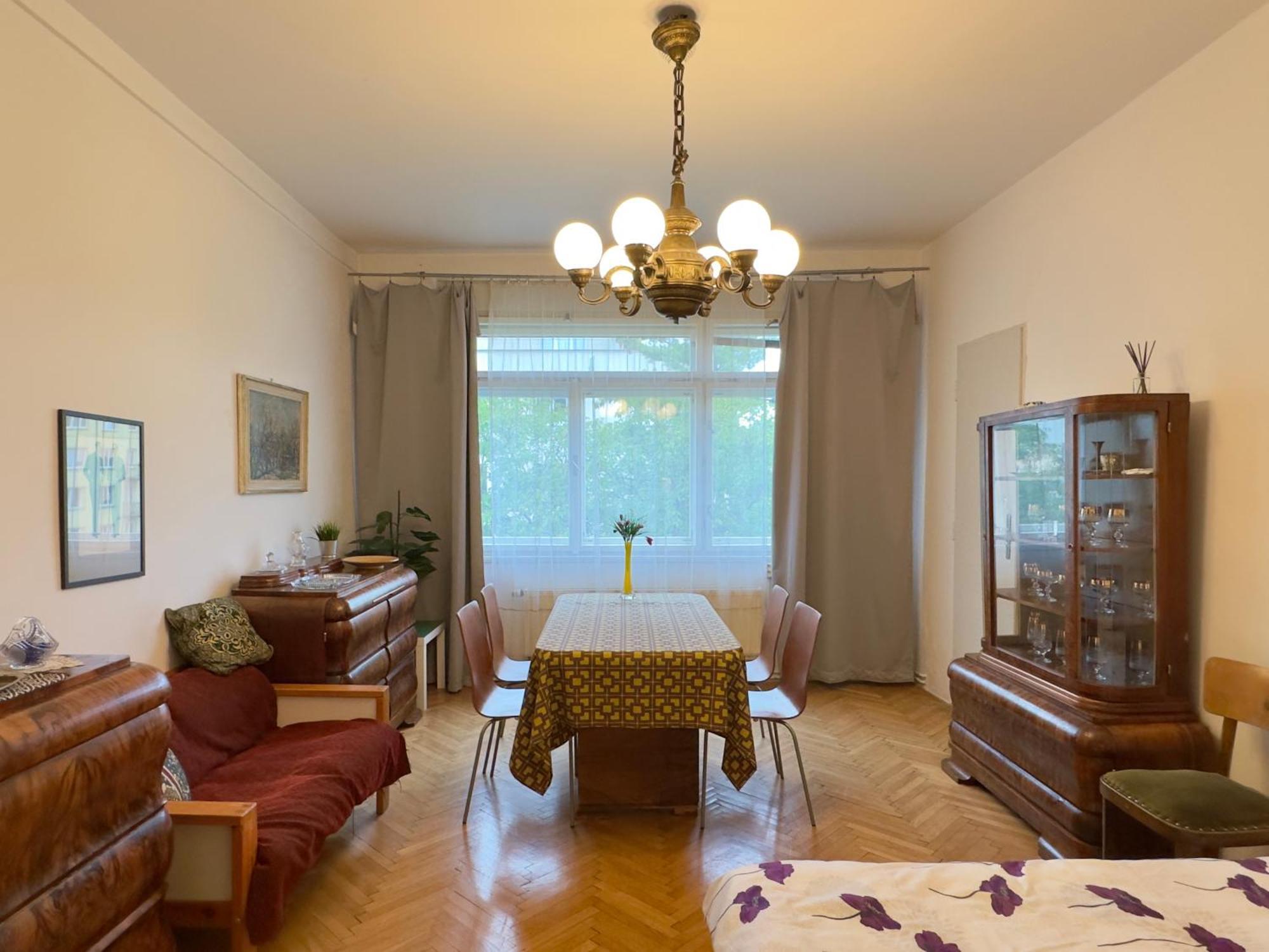 Sedlcanska - Will Save Money Here - Equipped With Antique Furniture *
