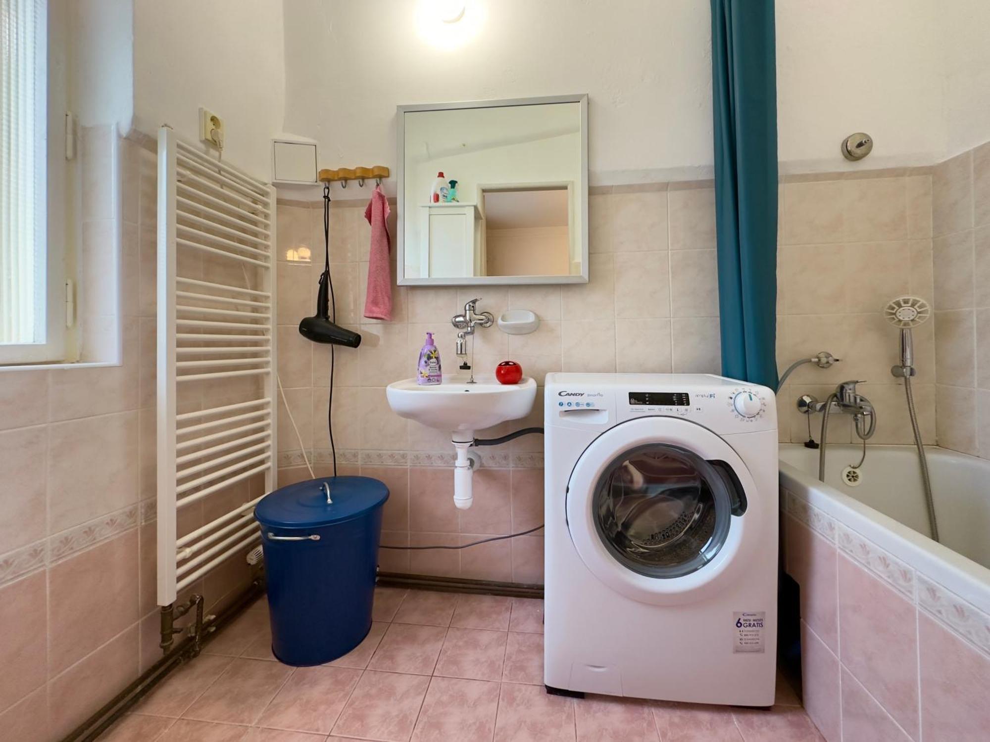 Lejlighed Sedlcanska - Will Save Money Here - Equipped With Antique Furniture