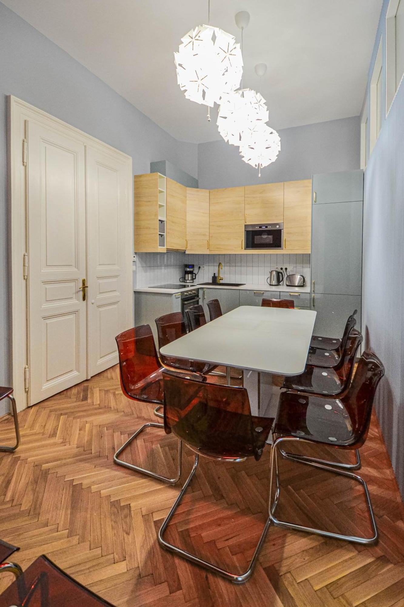 Celebration Flat By Ruterra * Prag
