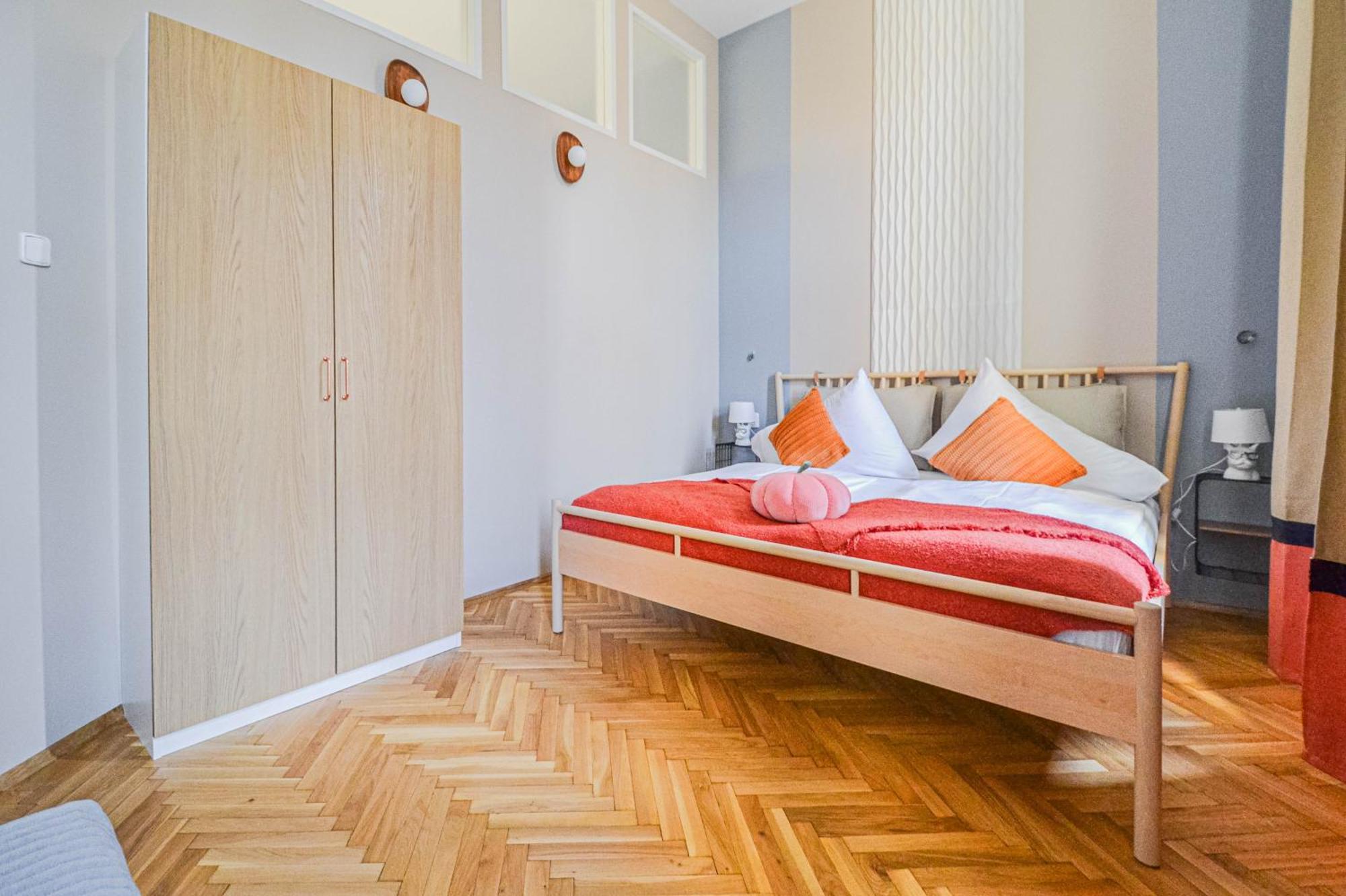 Celebration Flat By Ruterra *