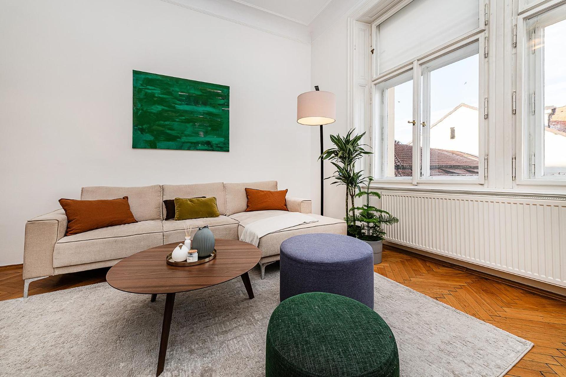 Spacious Two-bedroom In Old Town Lägenhet