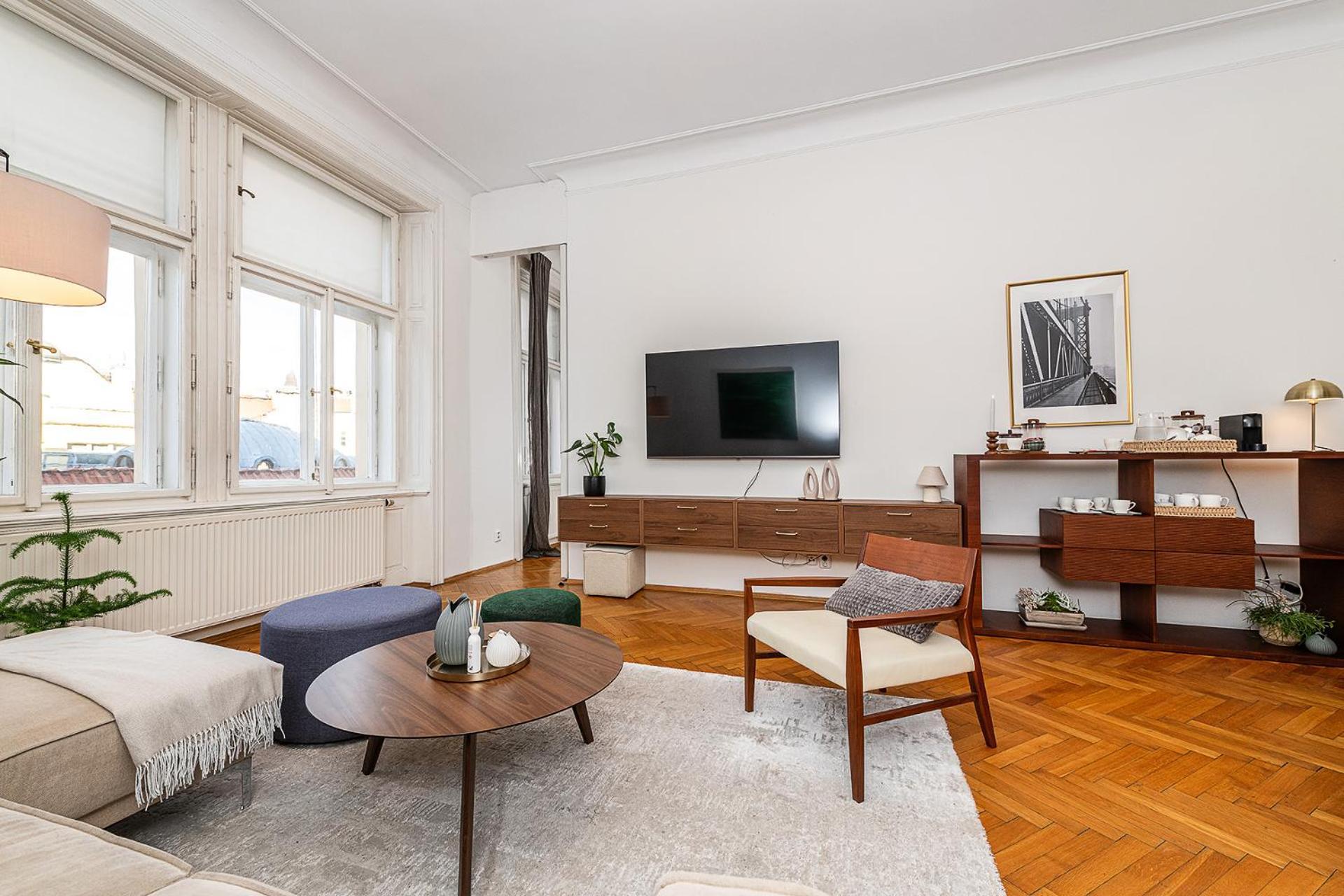 Spacious Two-bedroom In Old Town Prag