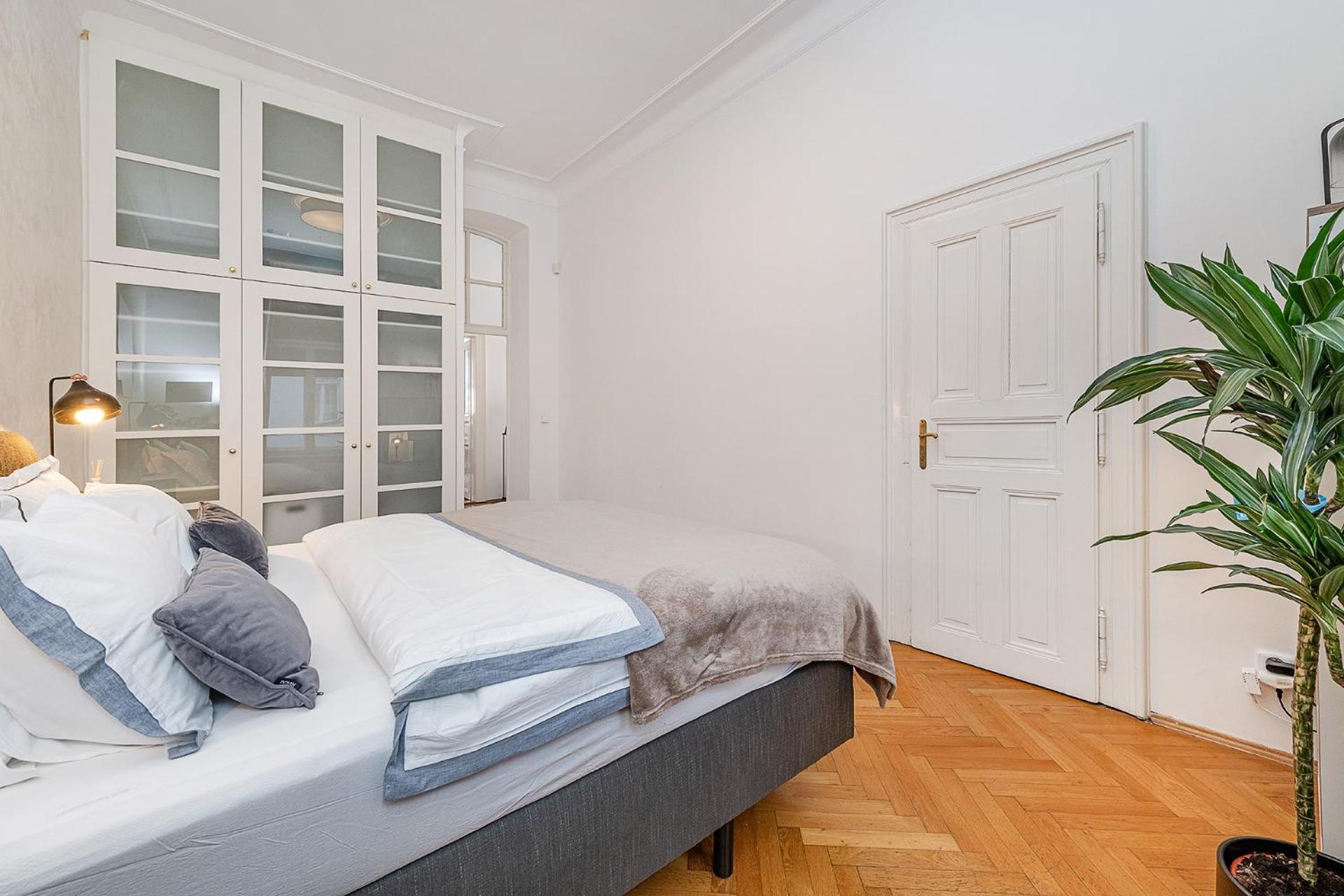 Spacious Two-bedroom In Old Town Prag