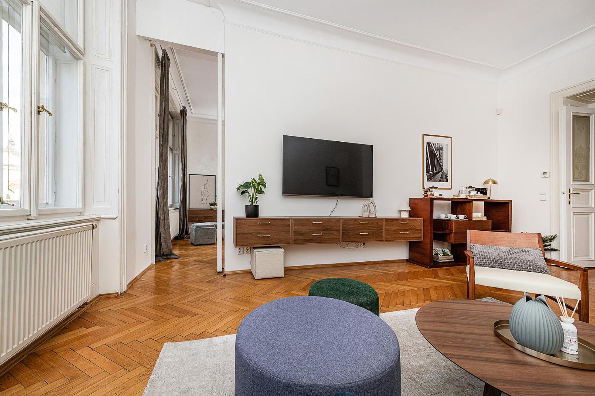 Spacious Two-bedroom In Old Town Lägenhet