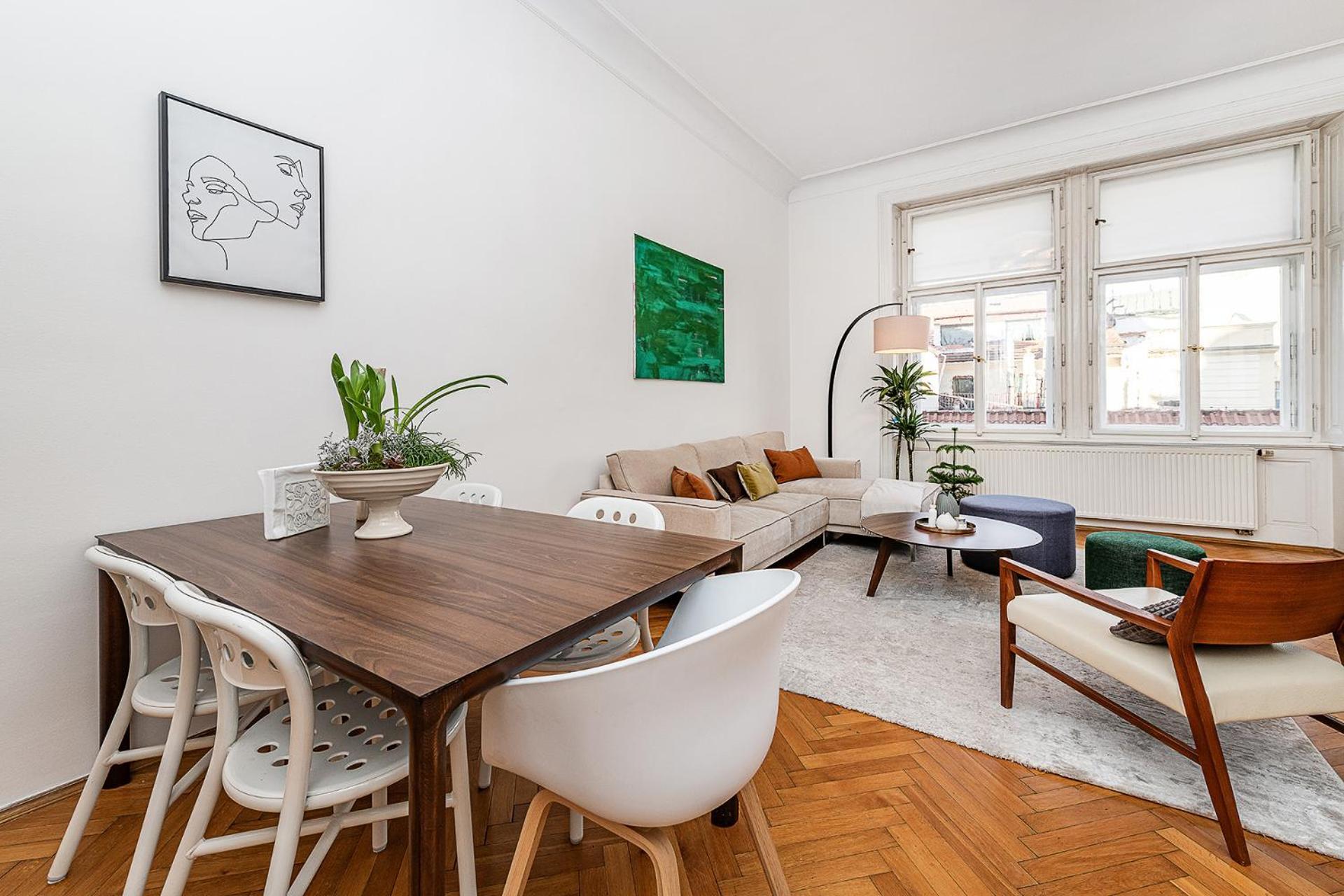 Lägenhet Spacious Two-bedroom In Old Town