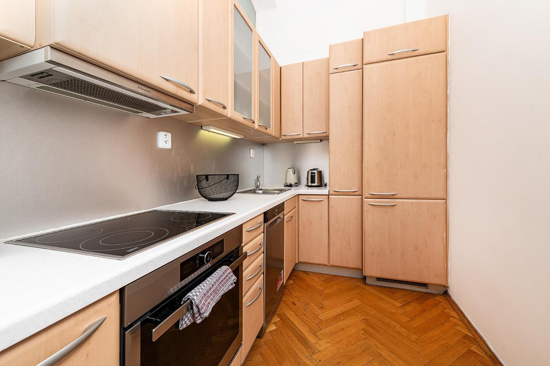 Lägenhet Spacious Two-bedroom In Old Town Prag