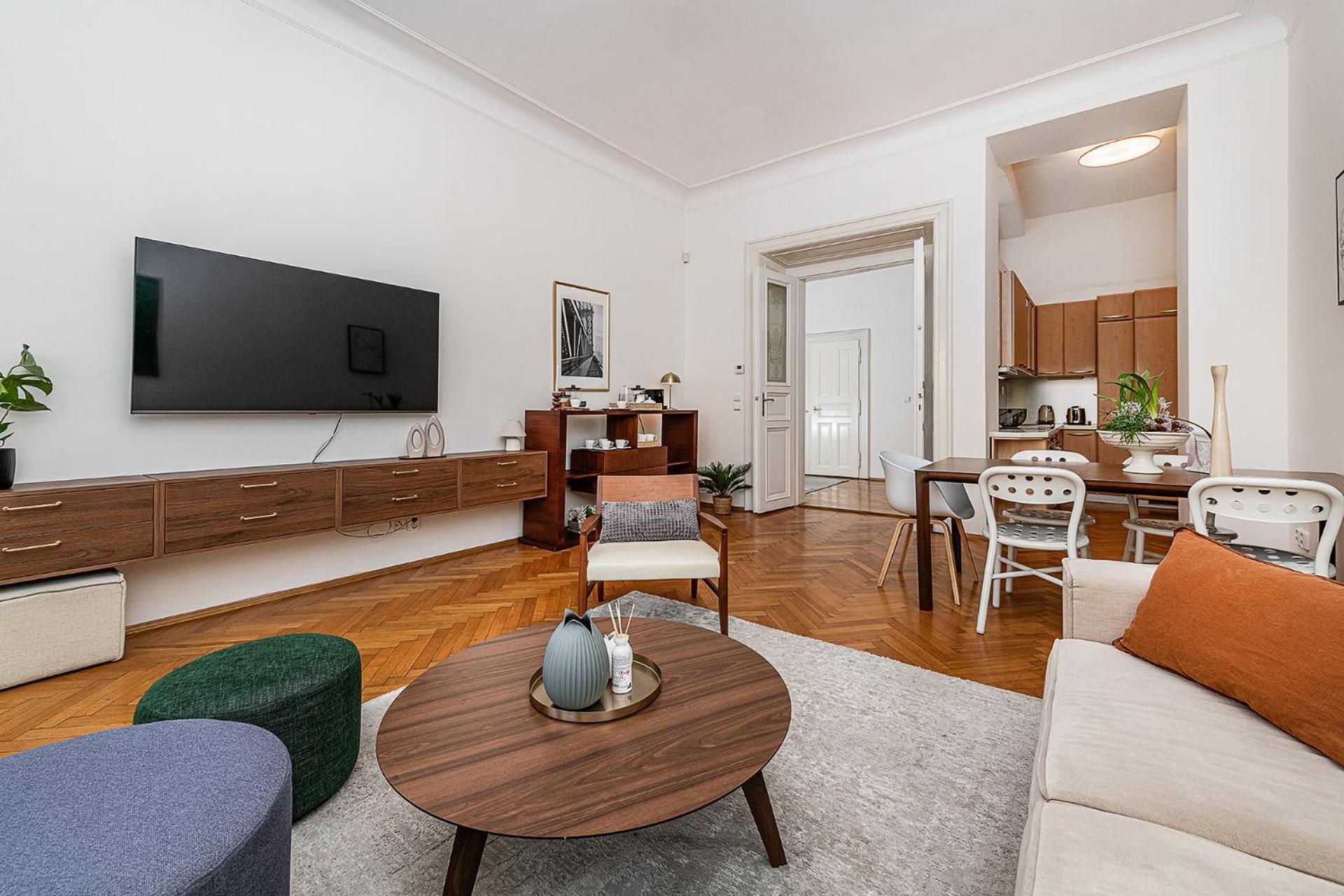 Spacious Two-bedroom In Old Town Lägenhet