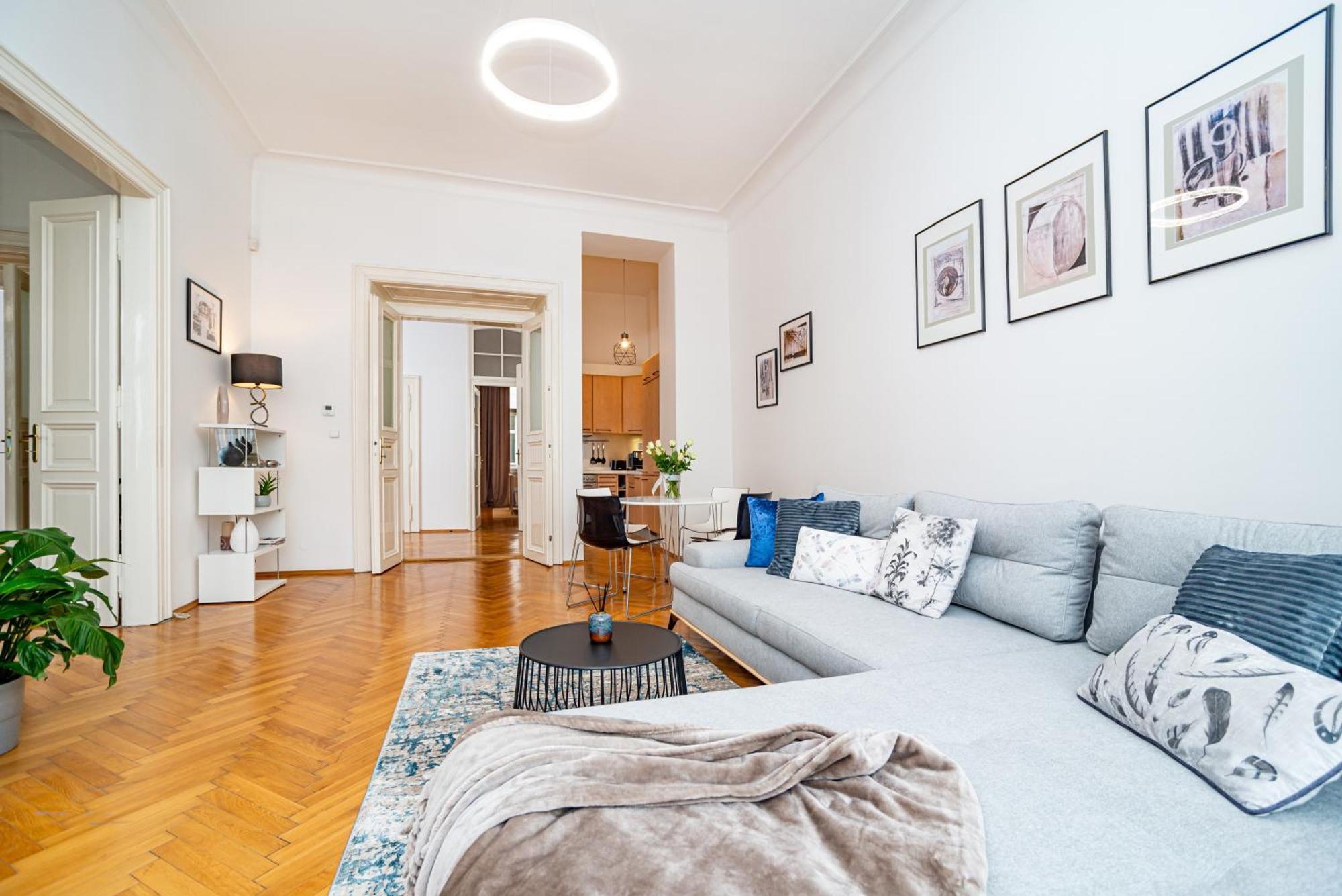 Spacious Two-bedroom In Old Town * Prag