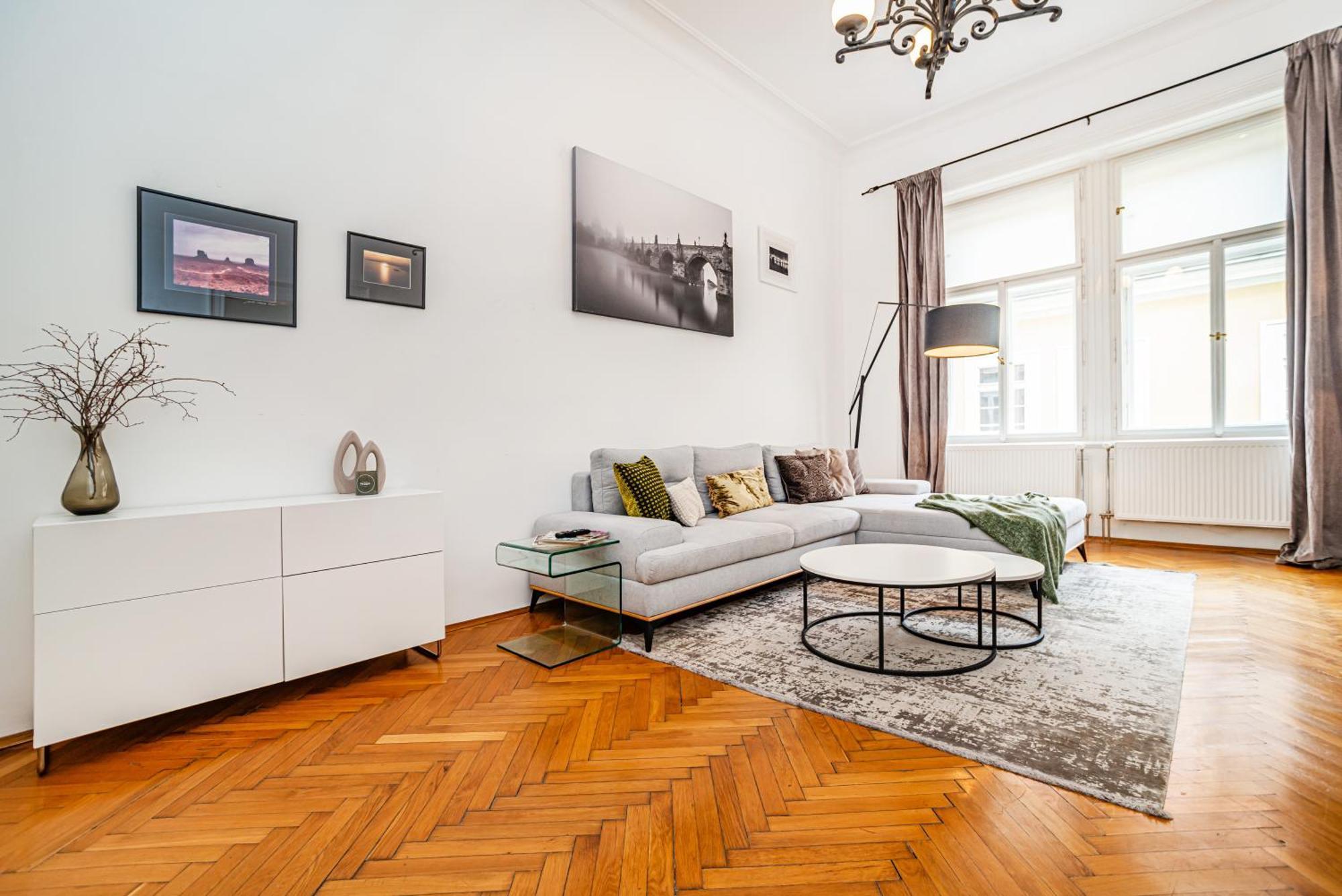 Spacious Two-bedroom In Old Town Lägenhet