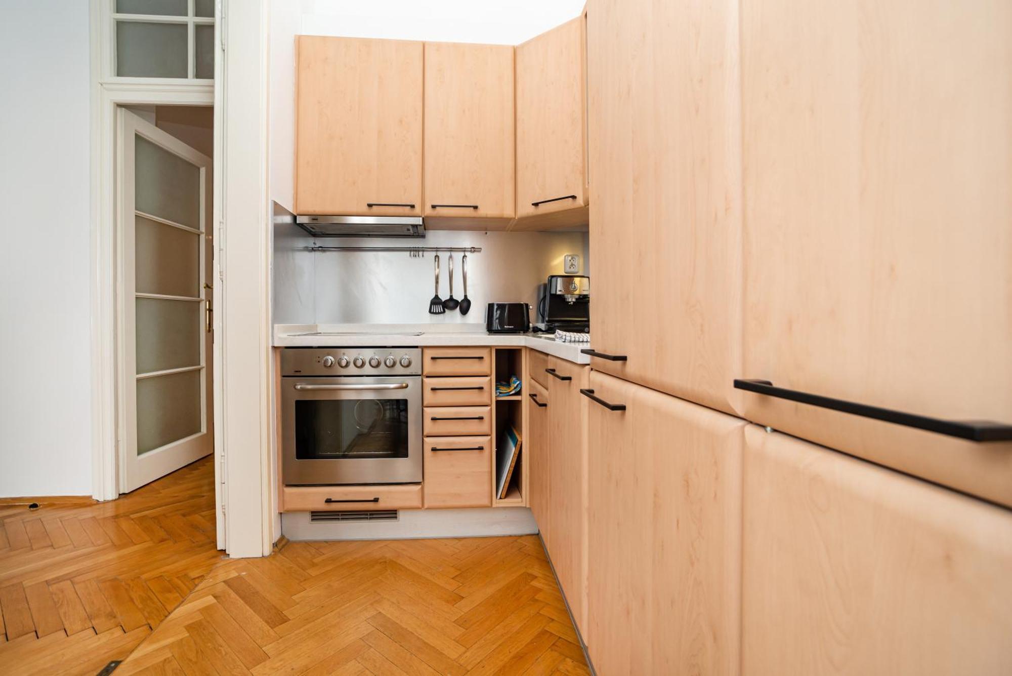 Lägenhet Spacious Two-bedroom In Old Town *