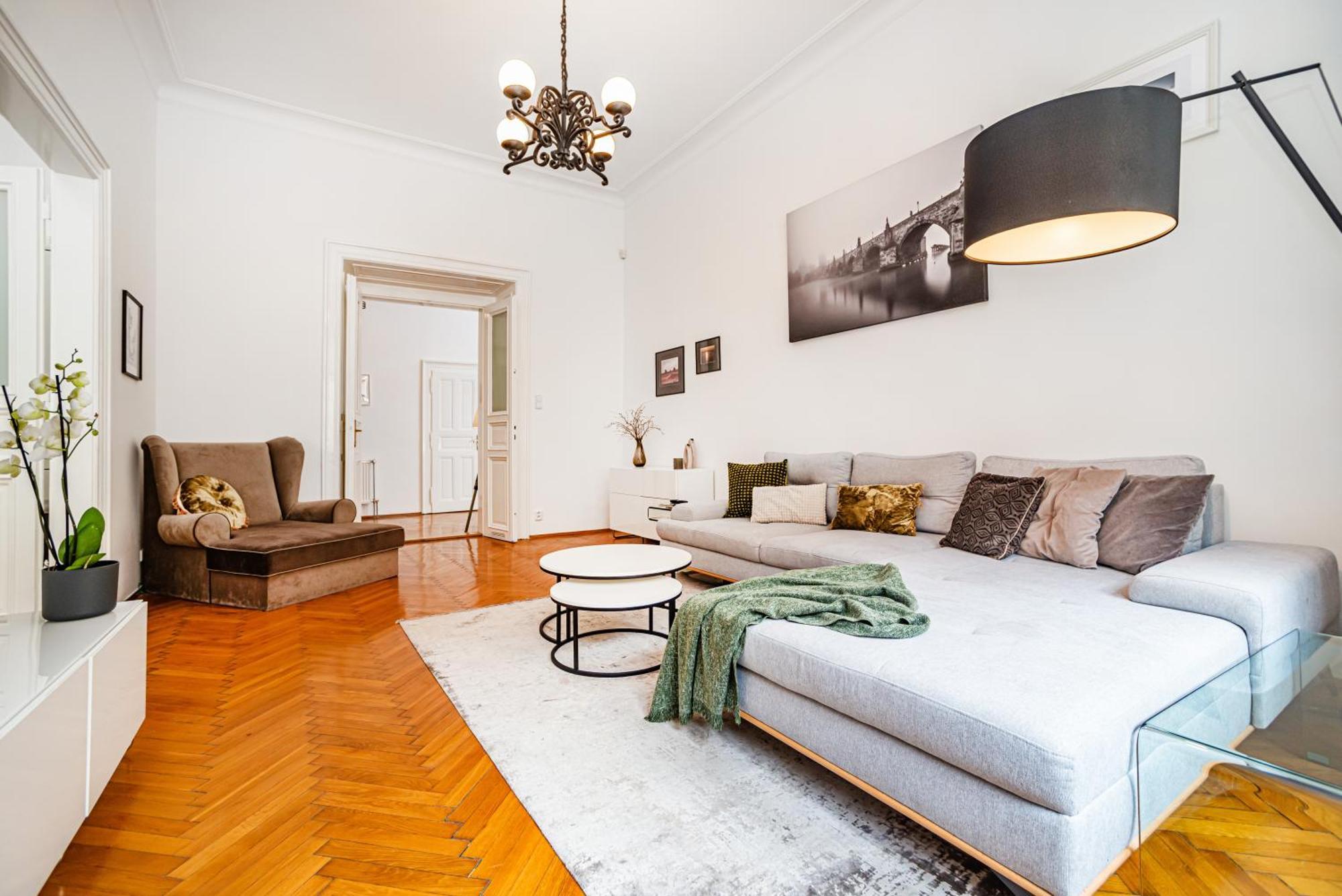 Spacious Two-bedroom In Old Town Prag