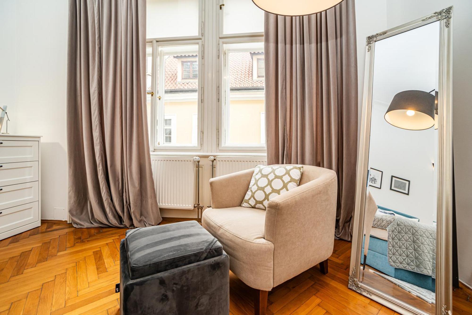 Spacious Two-bedroom In Old Town Lägenhet Prag