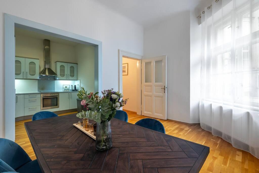 Charming 2bedroom Old Town Prag