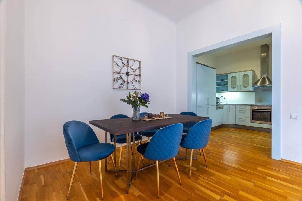 Charming 2bedroom Old Town *