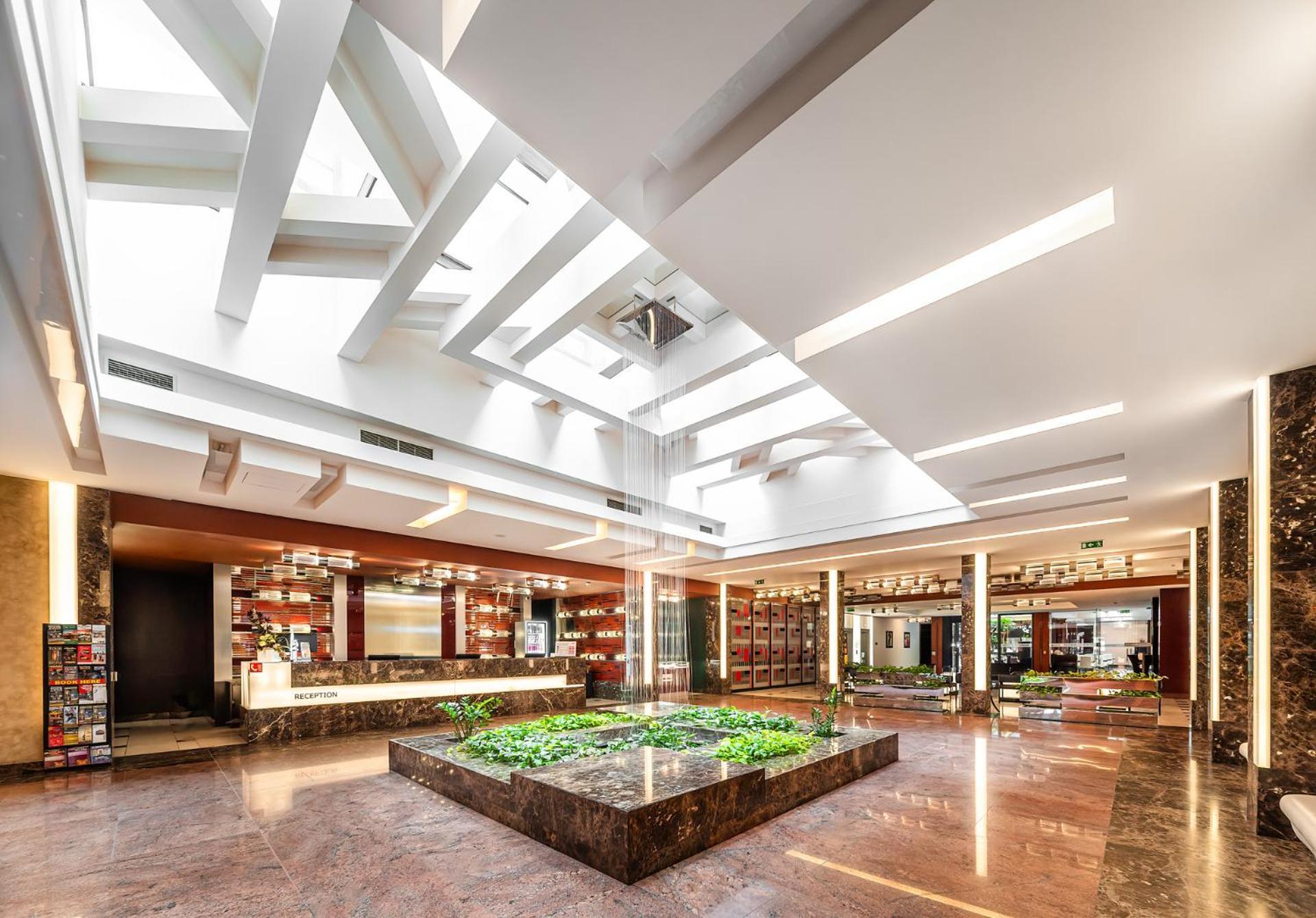 Hotel Grand Majestic