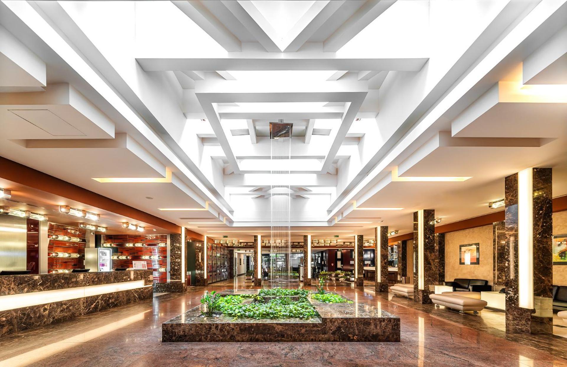 Hotel Grand Majestic 4*