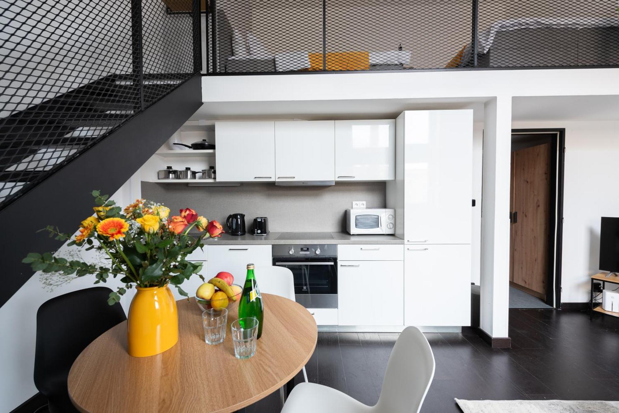 Loft Spacious In Prag