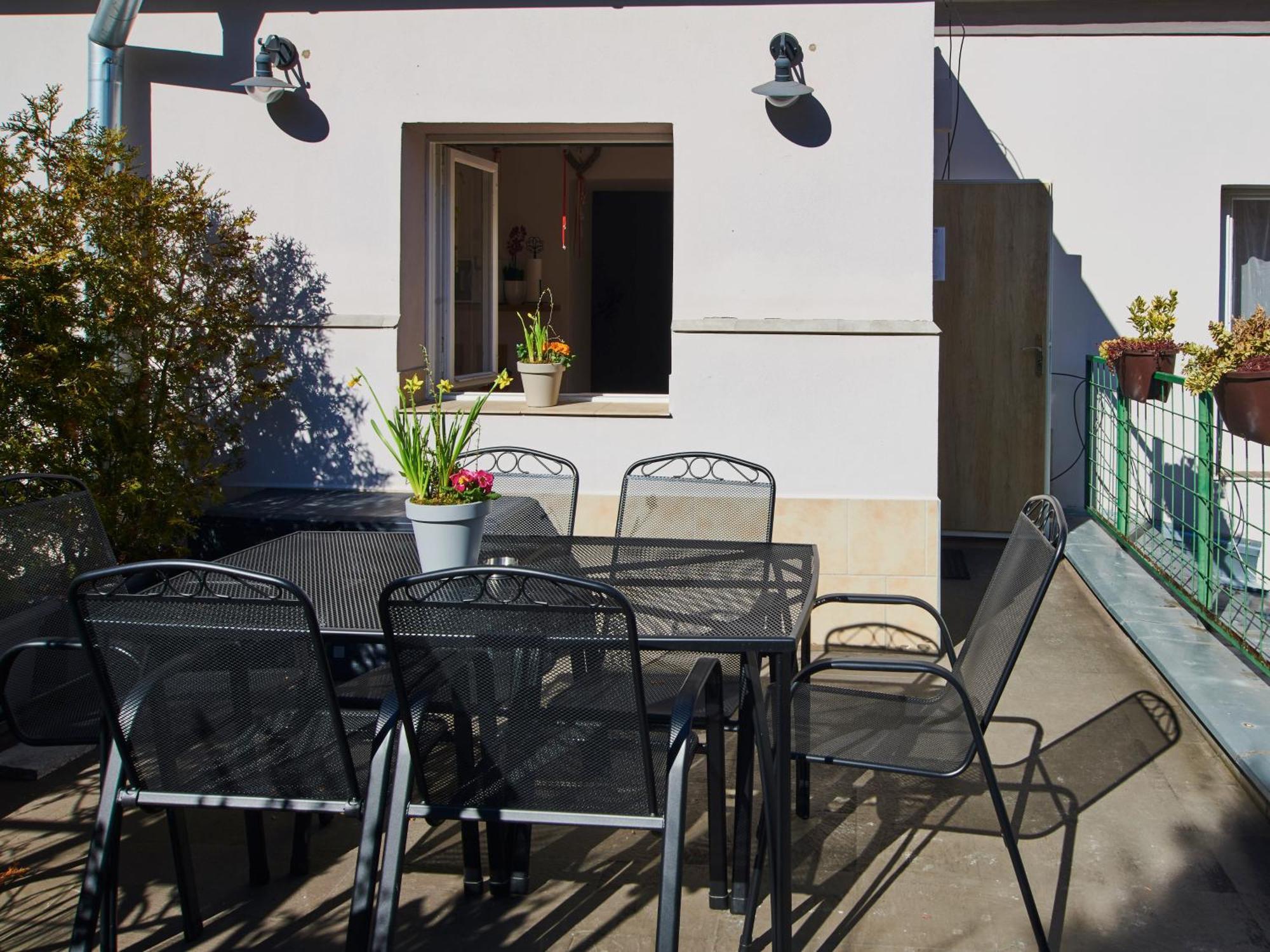 Cozy With Terrace Near Castle Apartmán Praha