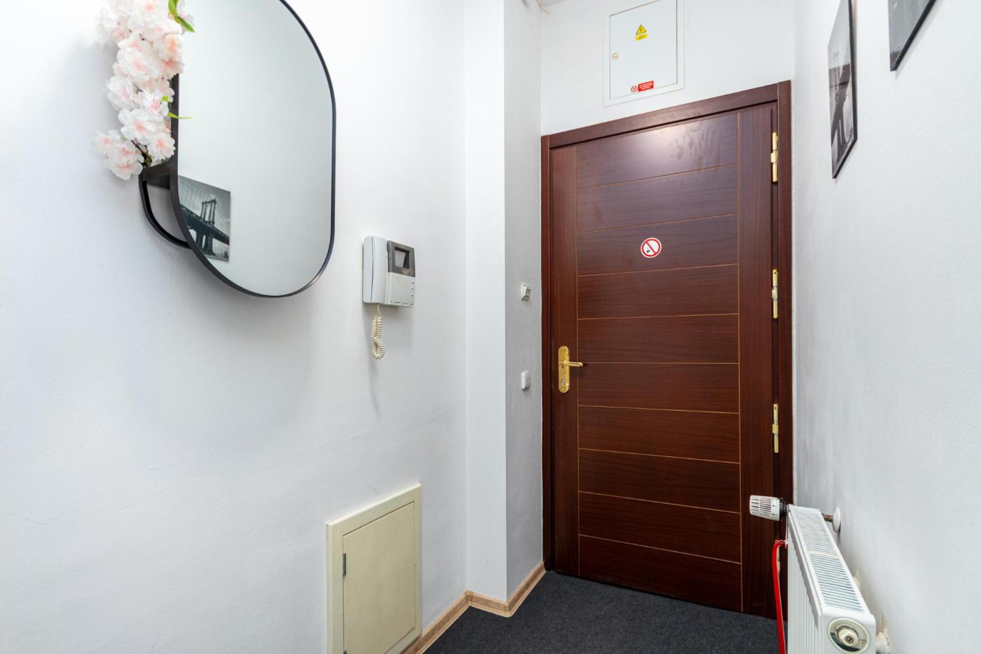 Private Retreat Close To Stations In 3 Prag