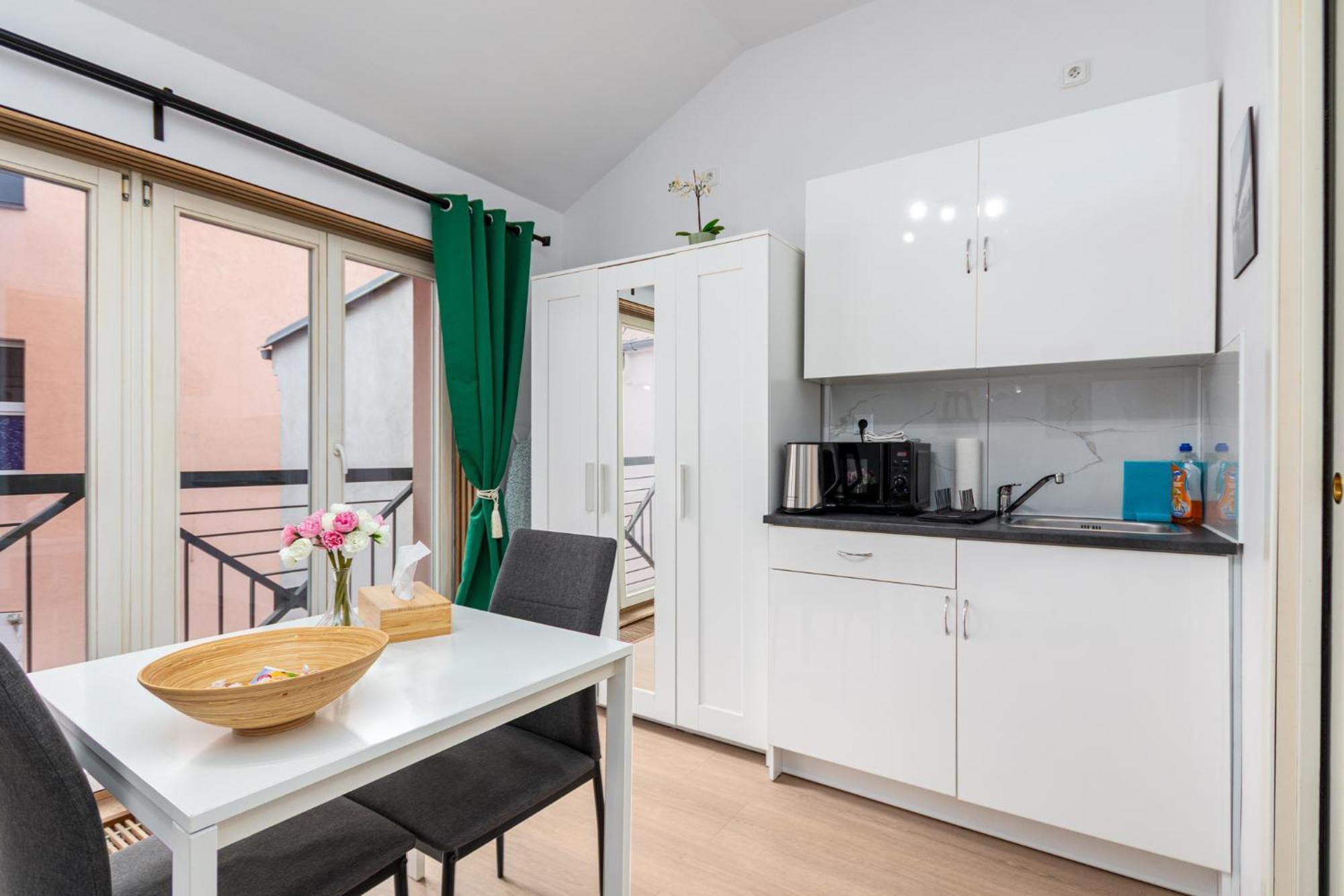 Pensionat Private Retreat Close To Stations In 3 *