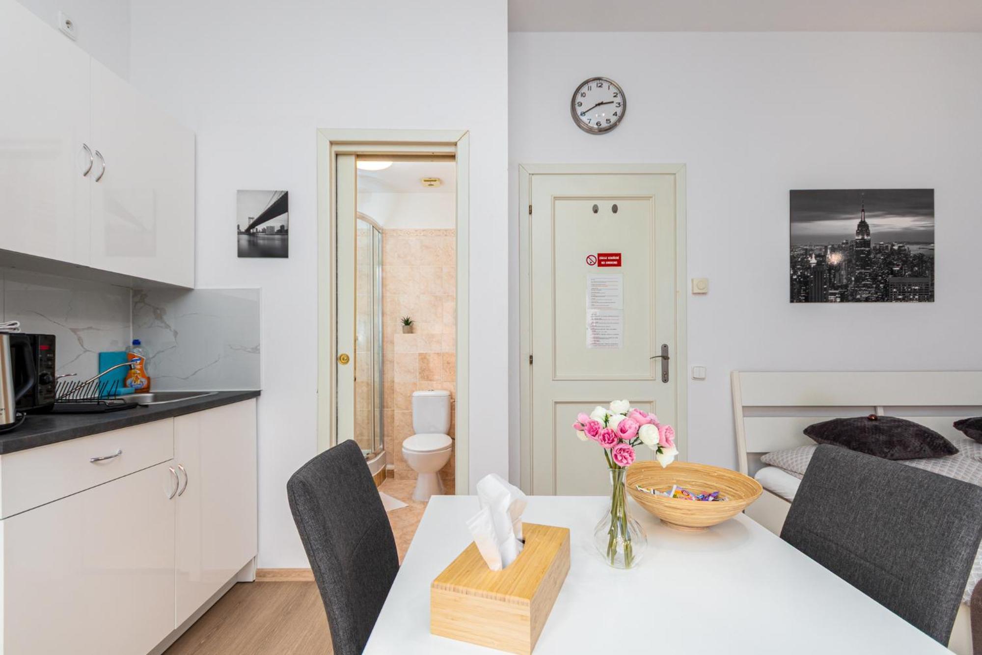 Private Retreat Close To Stations In 3 Pensionat *