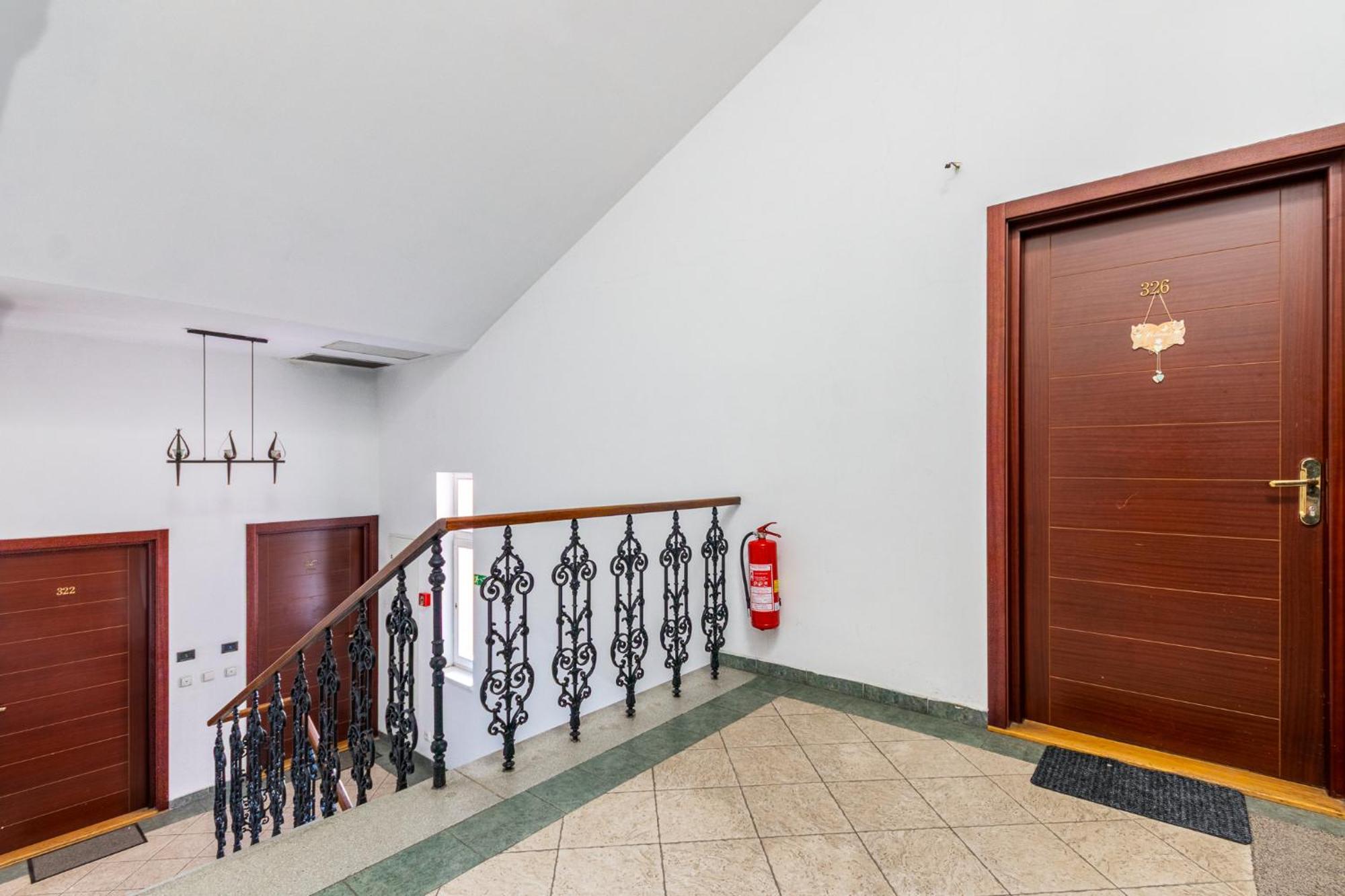 Private Retreat Close To Stations In 3 *