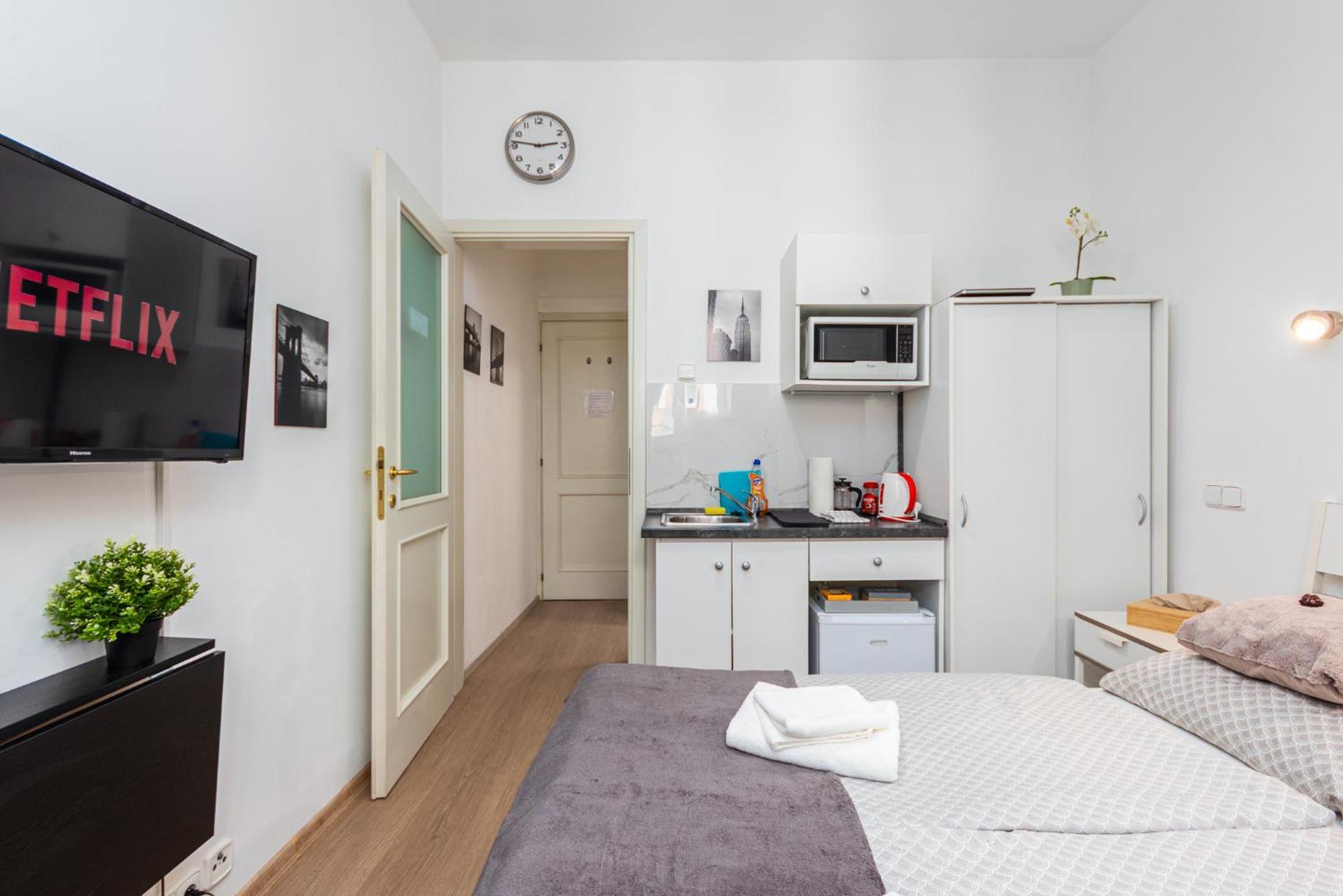 Private Retreat Close To Stations In 3