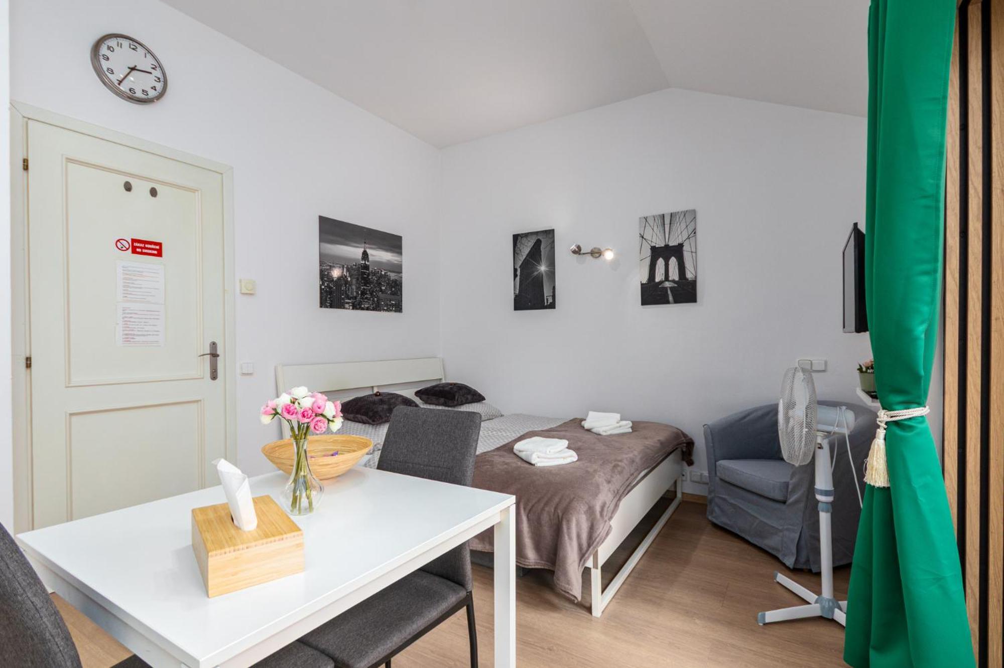 Private Retreat Close To Stations In 3
