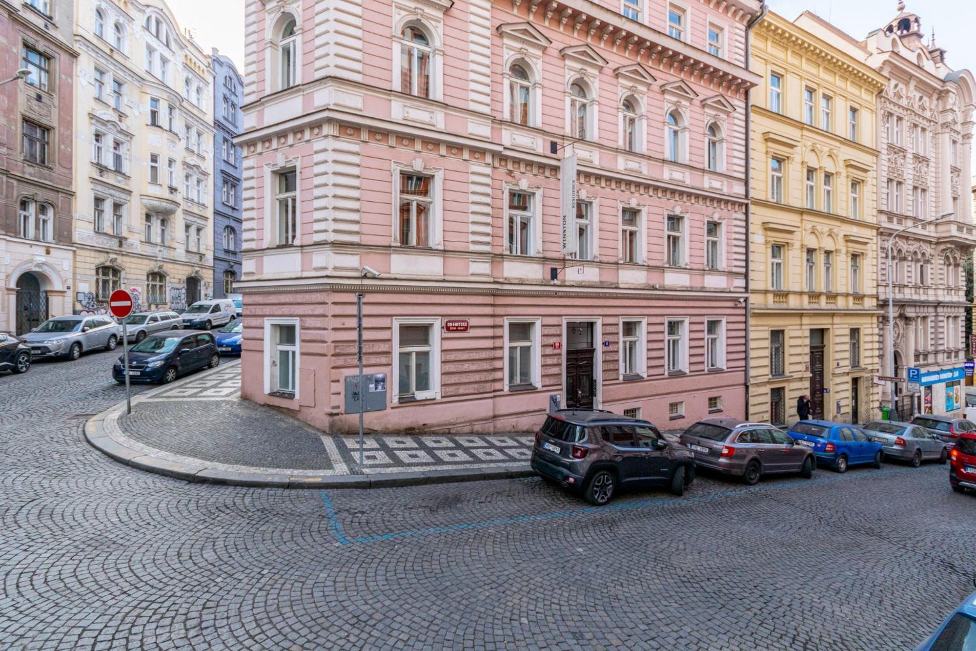 Private Retreat Close To Stations In 3 *