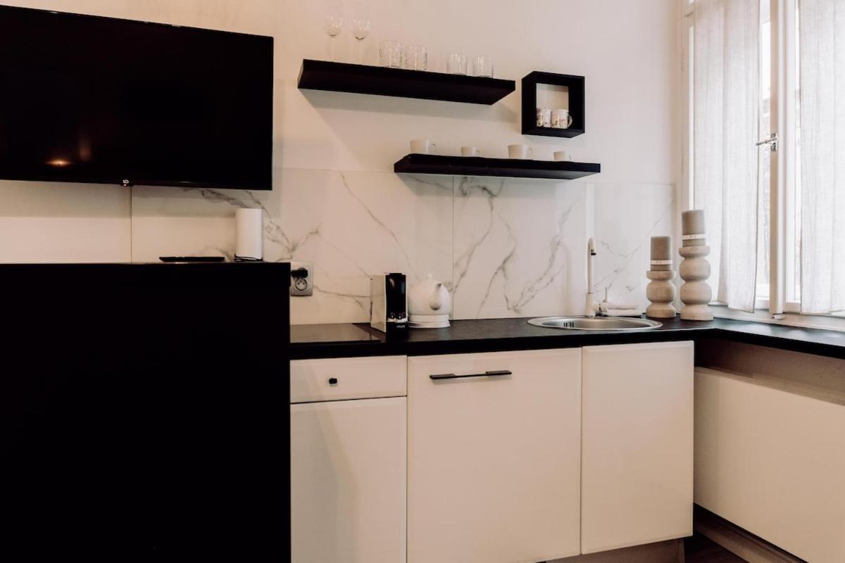 Wenceslas Square / Main Station - New Studio***** *