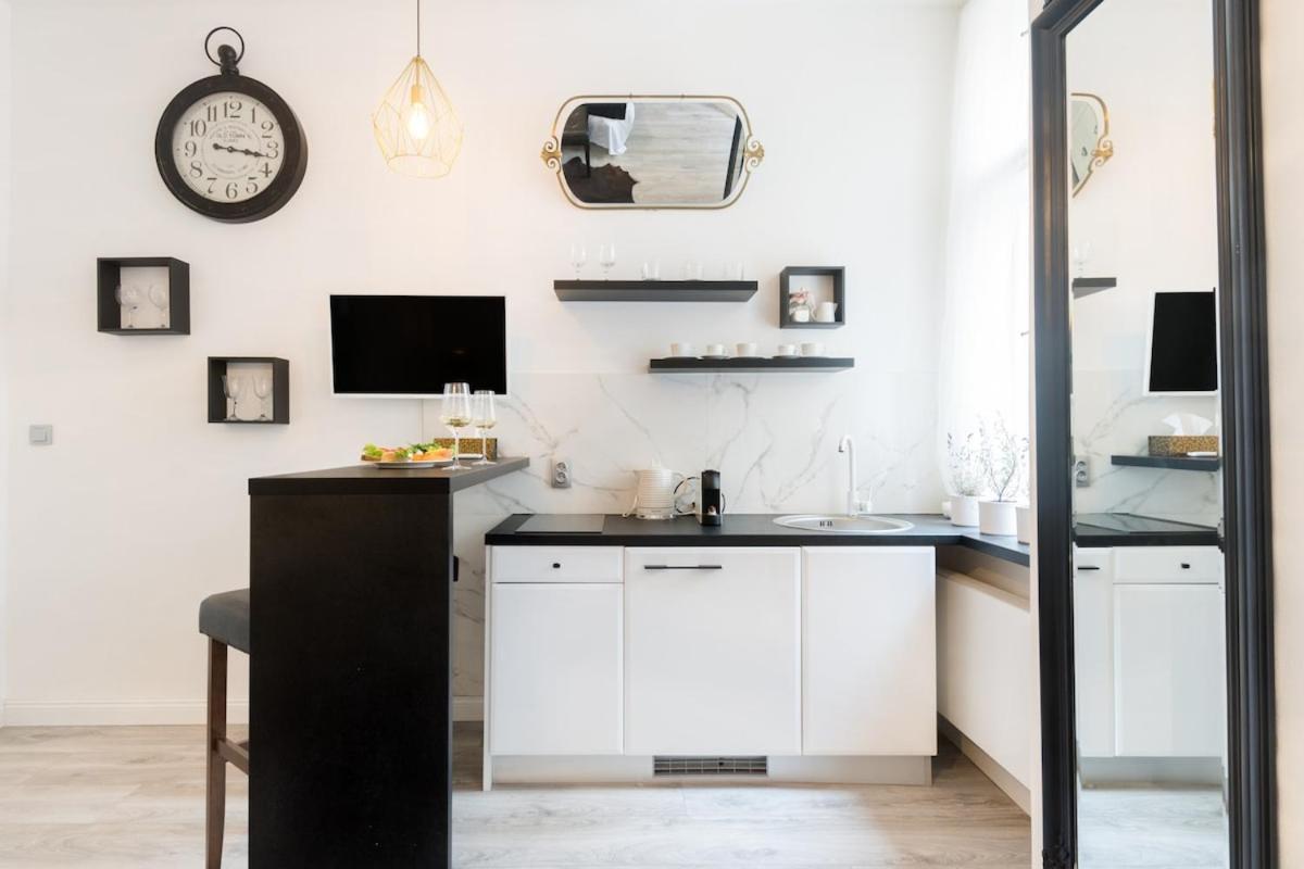 Wenceslas Square / Main Station - New Studio***** Praha