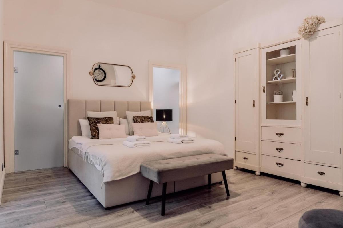 Apartmán Wenceslas Square / Main Station - New Studio***** Praha