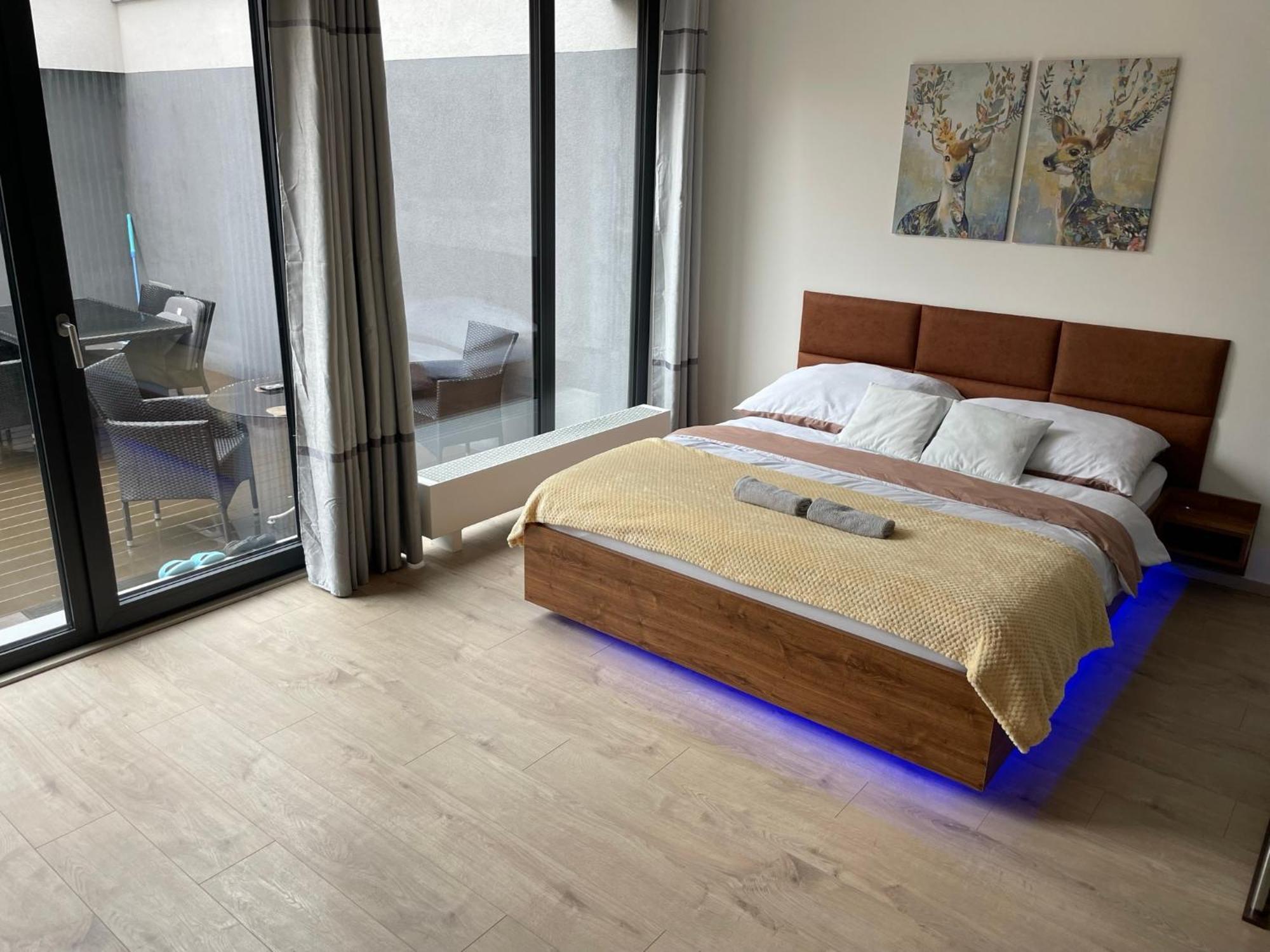 Apartment O2 Arena - Alex Prag