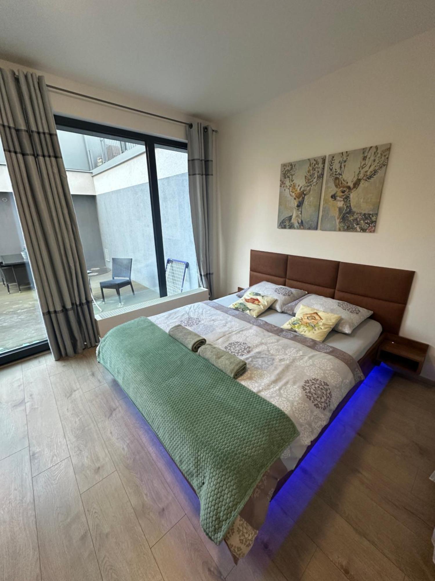 Apartment O2 Arena - Alex Prag