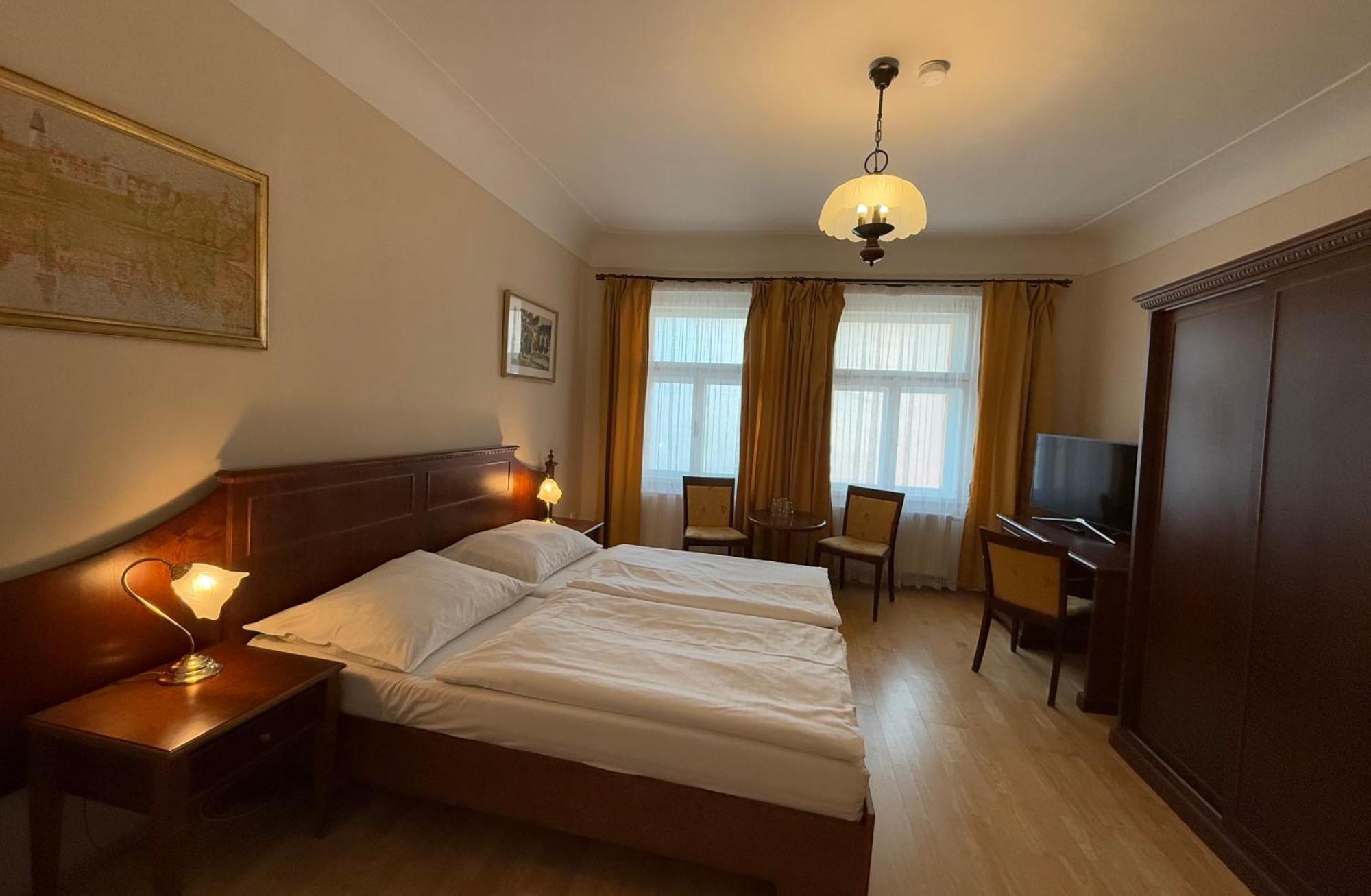 King George Hotel 3*