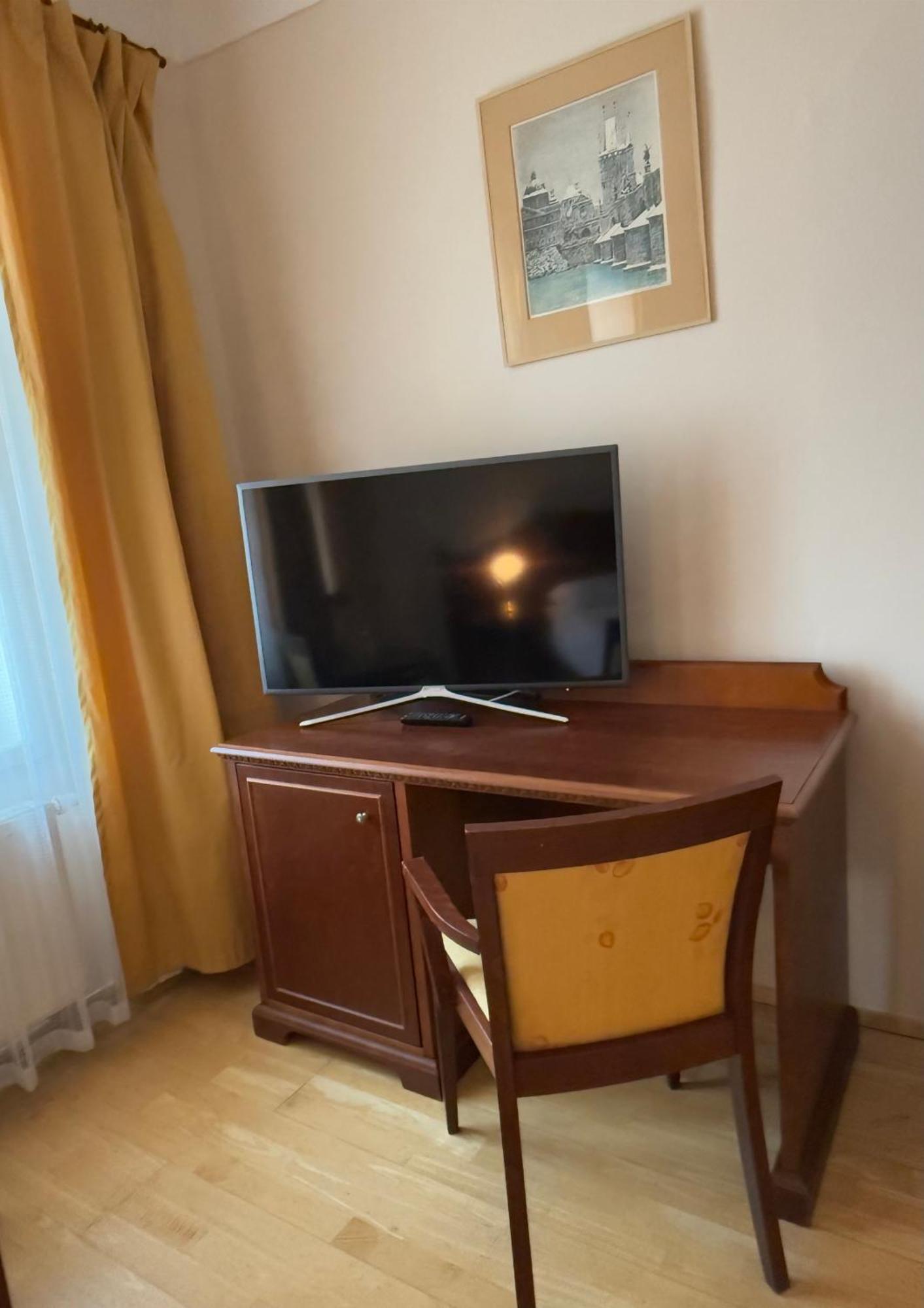 Hotel King George 3*
