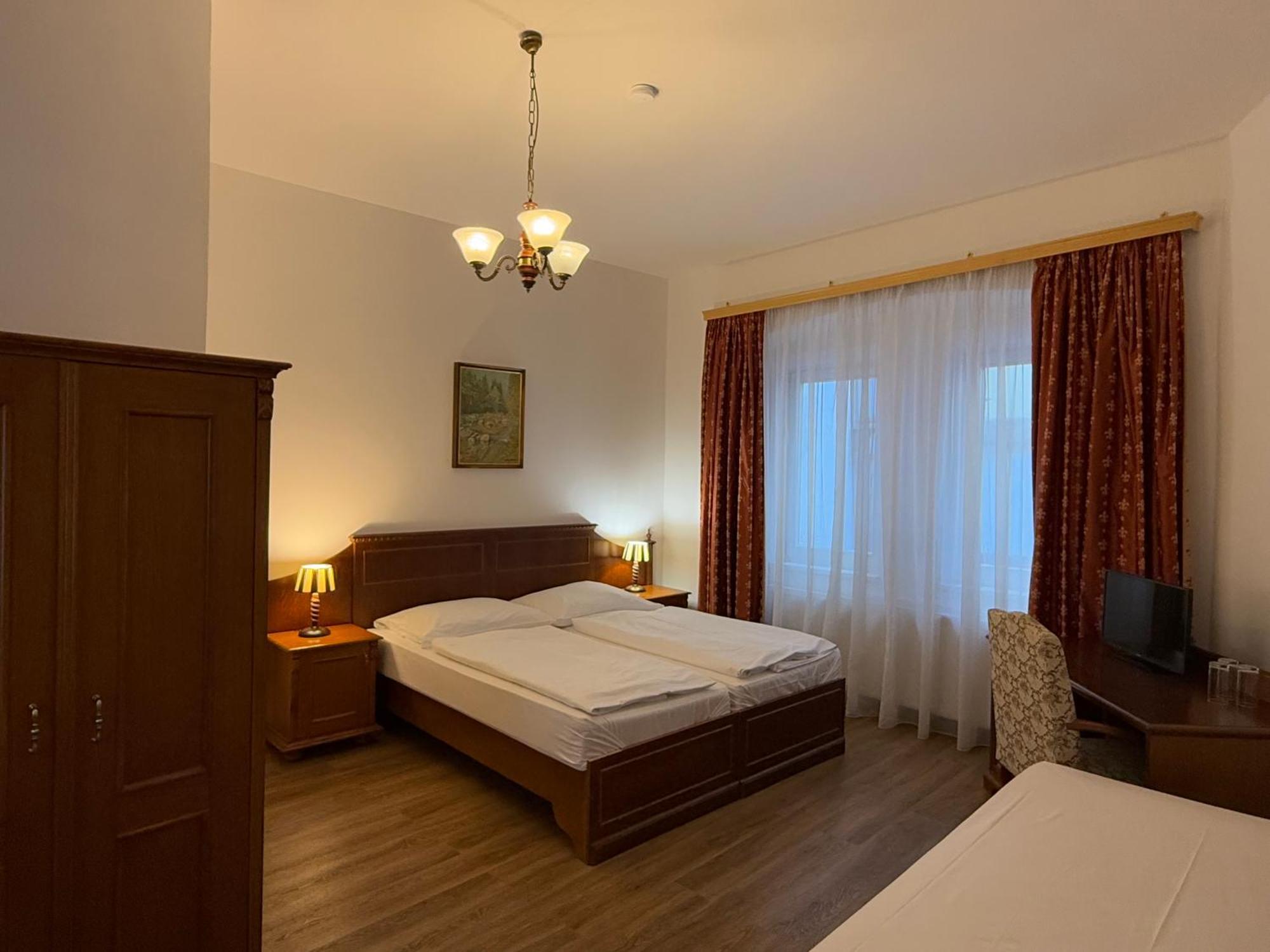 King George Hotel 3*