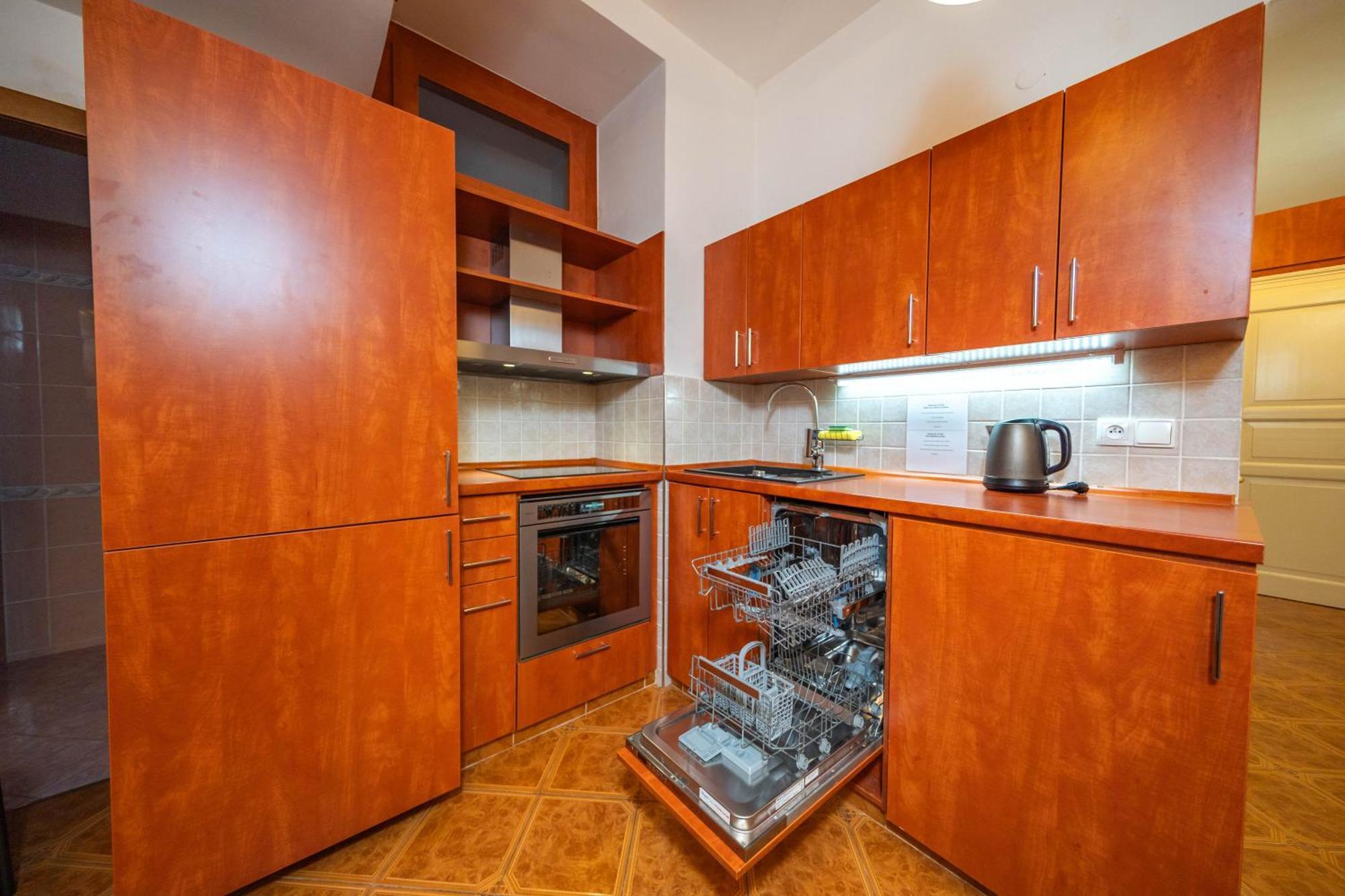 6 Bob's - 3 Bedrooms, King Size Beds * Prag