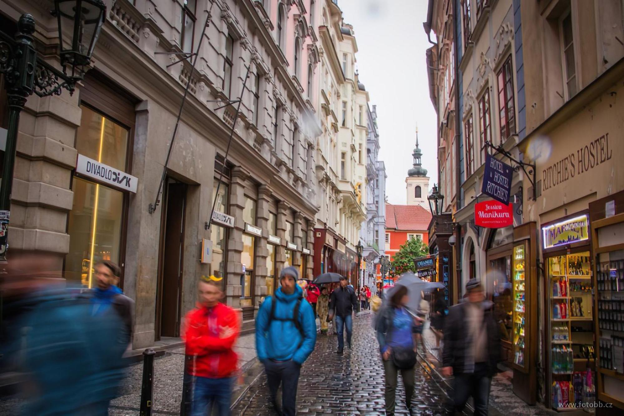 The Location In Prague, Charles Bridge & Old Town Square * Prag