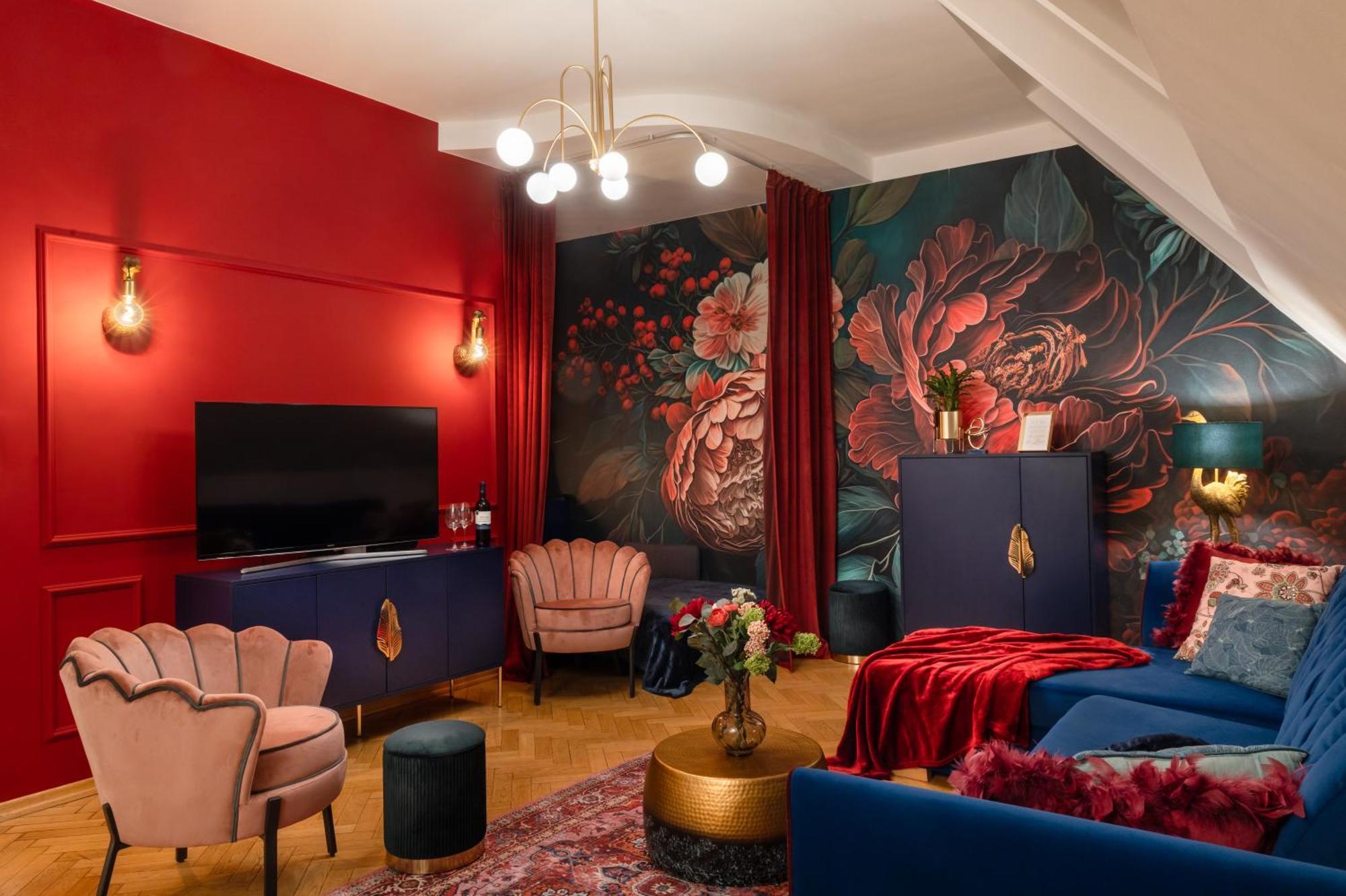Decadent Art Deco Balcony Apartment In Old Town Prag